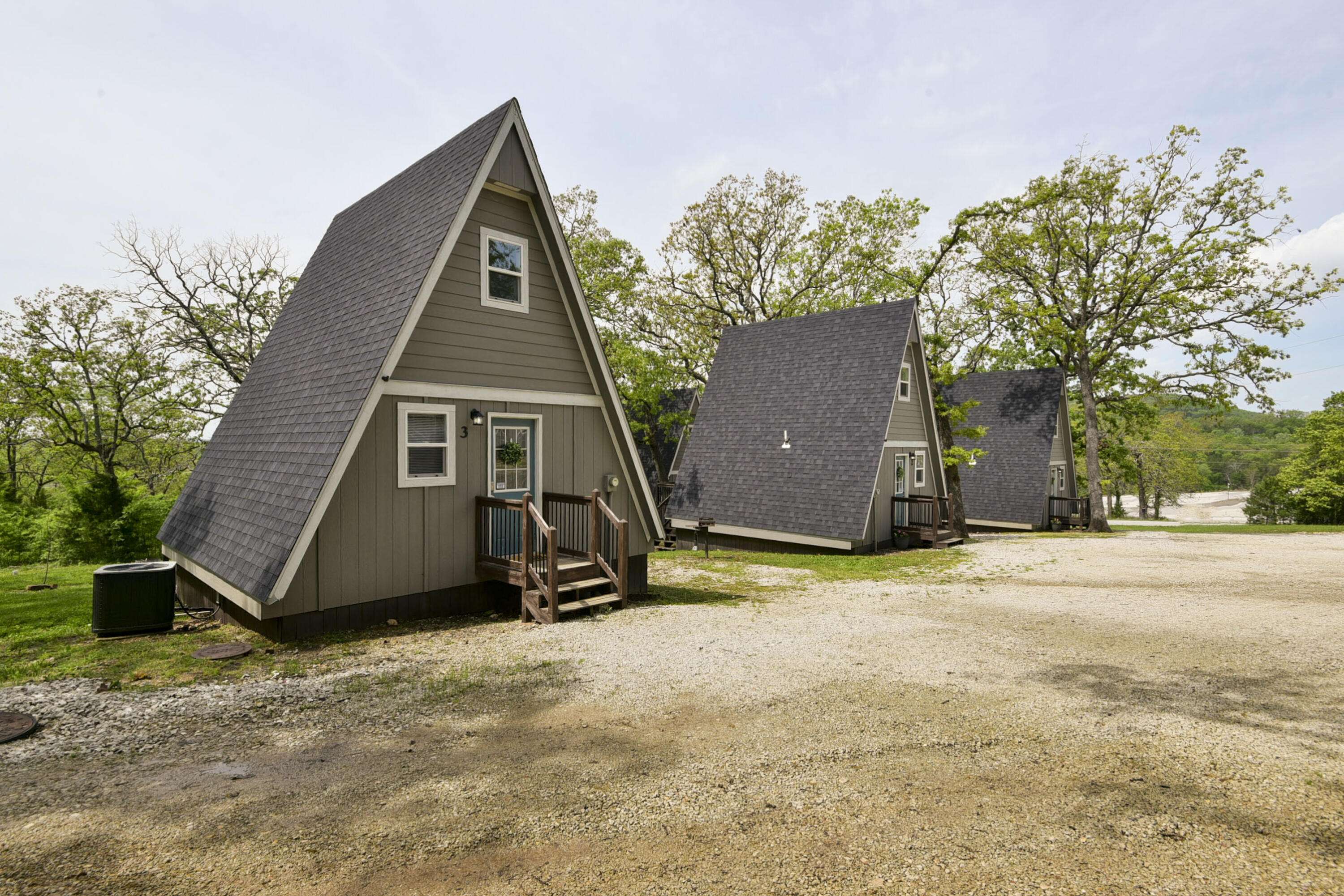 288 Black Oak Resort LN, Lampe, MO 65681
