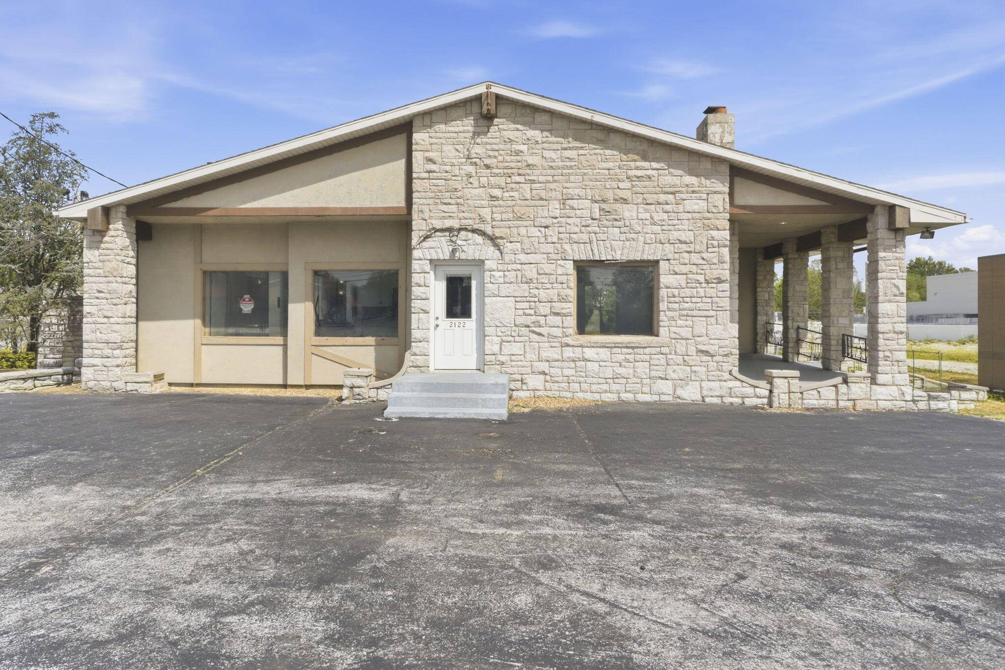 2122 S Glenstone AVE, Springfield, MO 65804