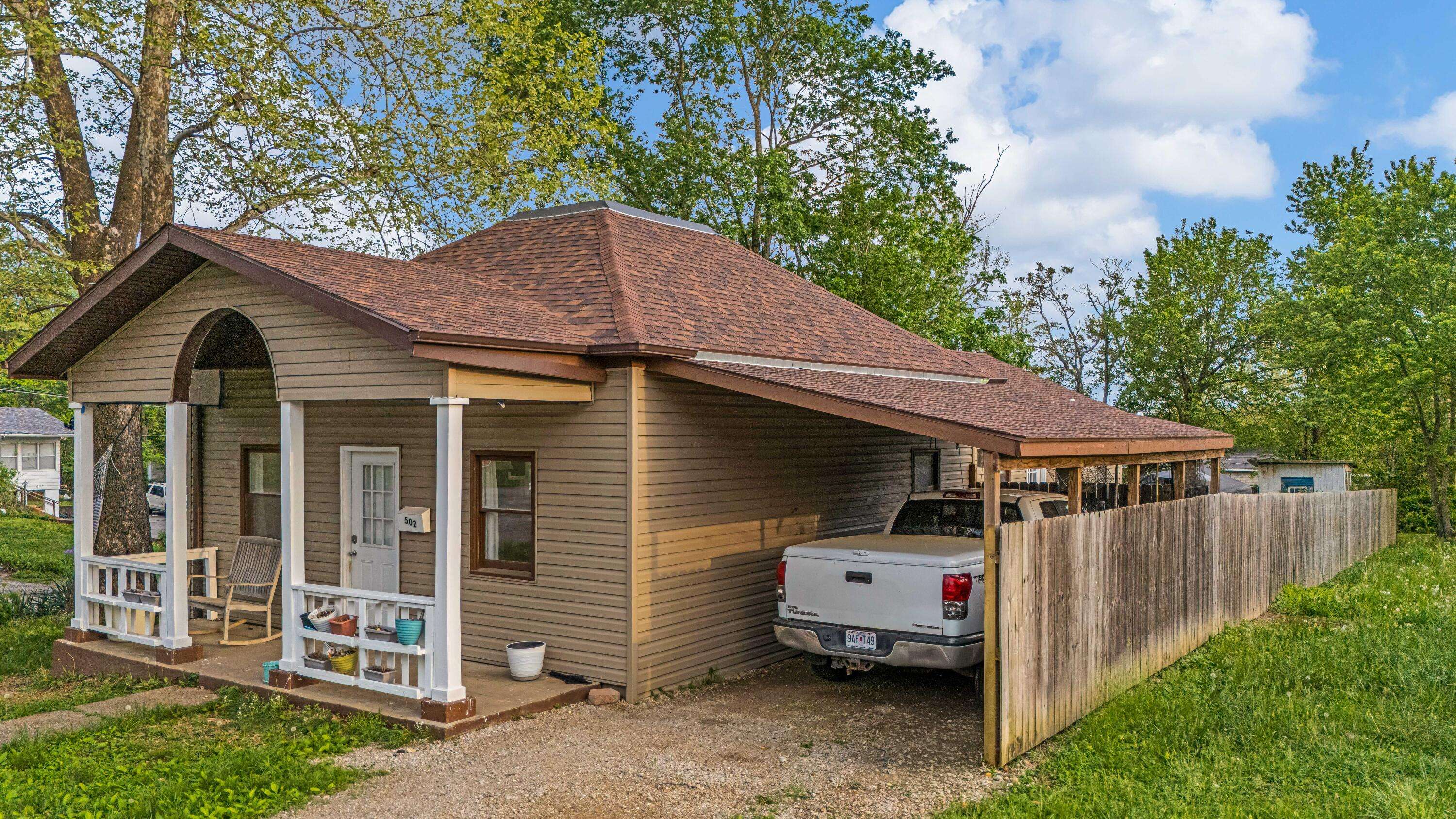 502 W 4th ST, Willow Springs, MO 65793
