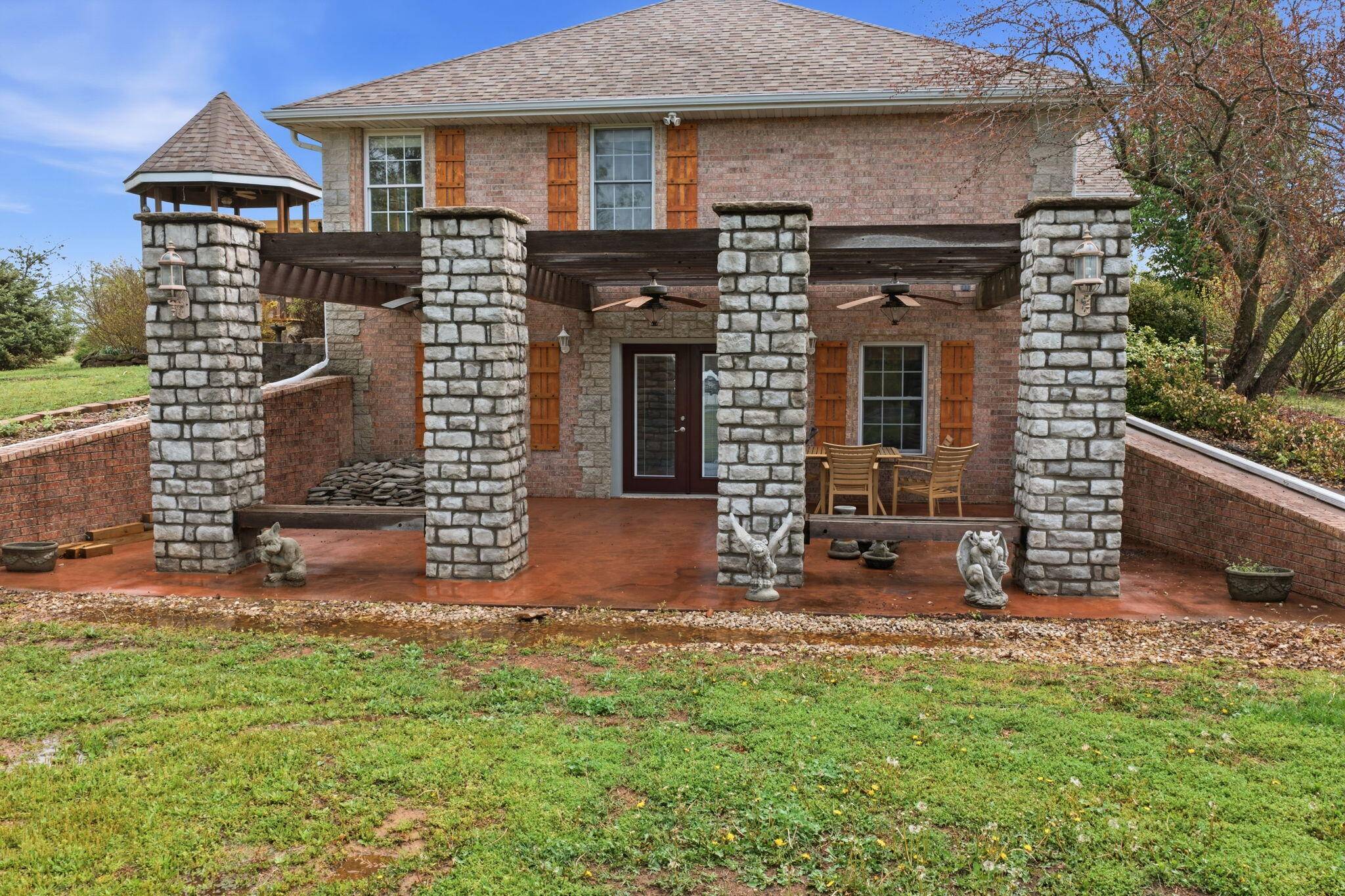 1229 E 425th RD, Bolivar, MO 65613