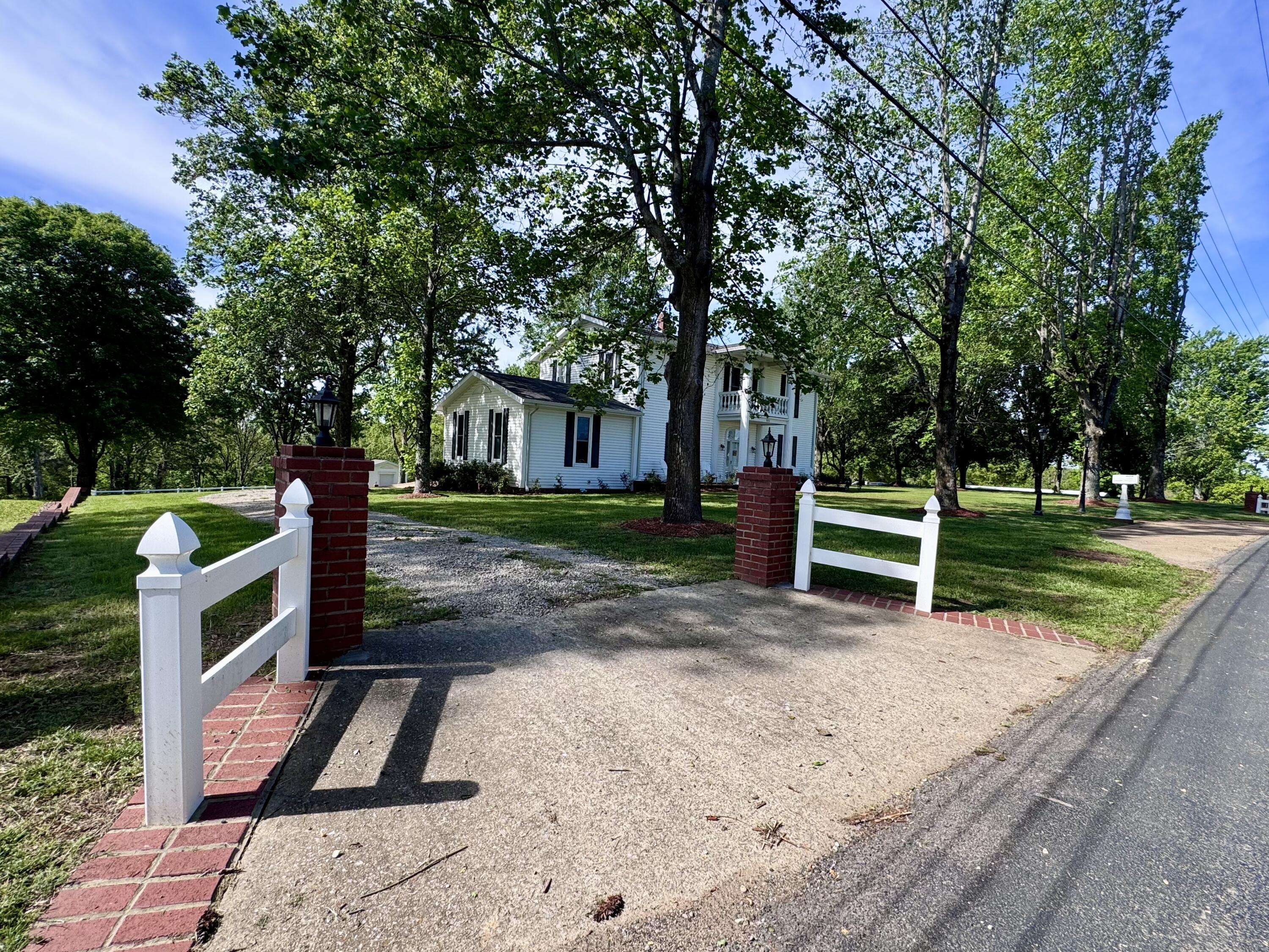 806 Broadway ST, Alton, MO 65606