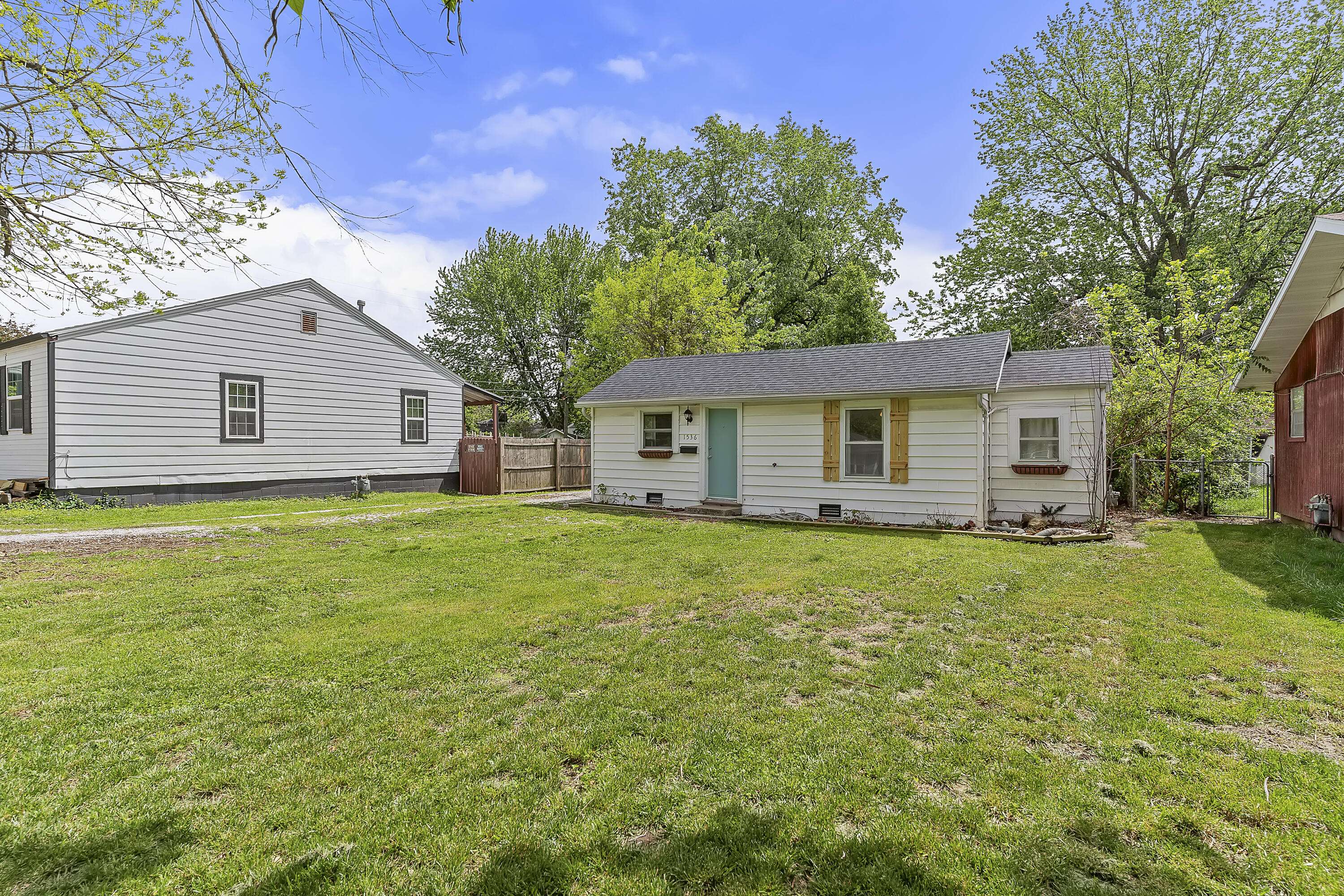 1536 E Whiteside ST, Springfield, MO 65804