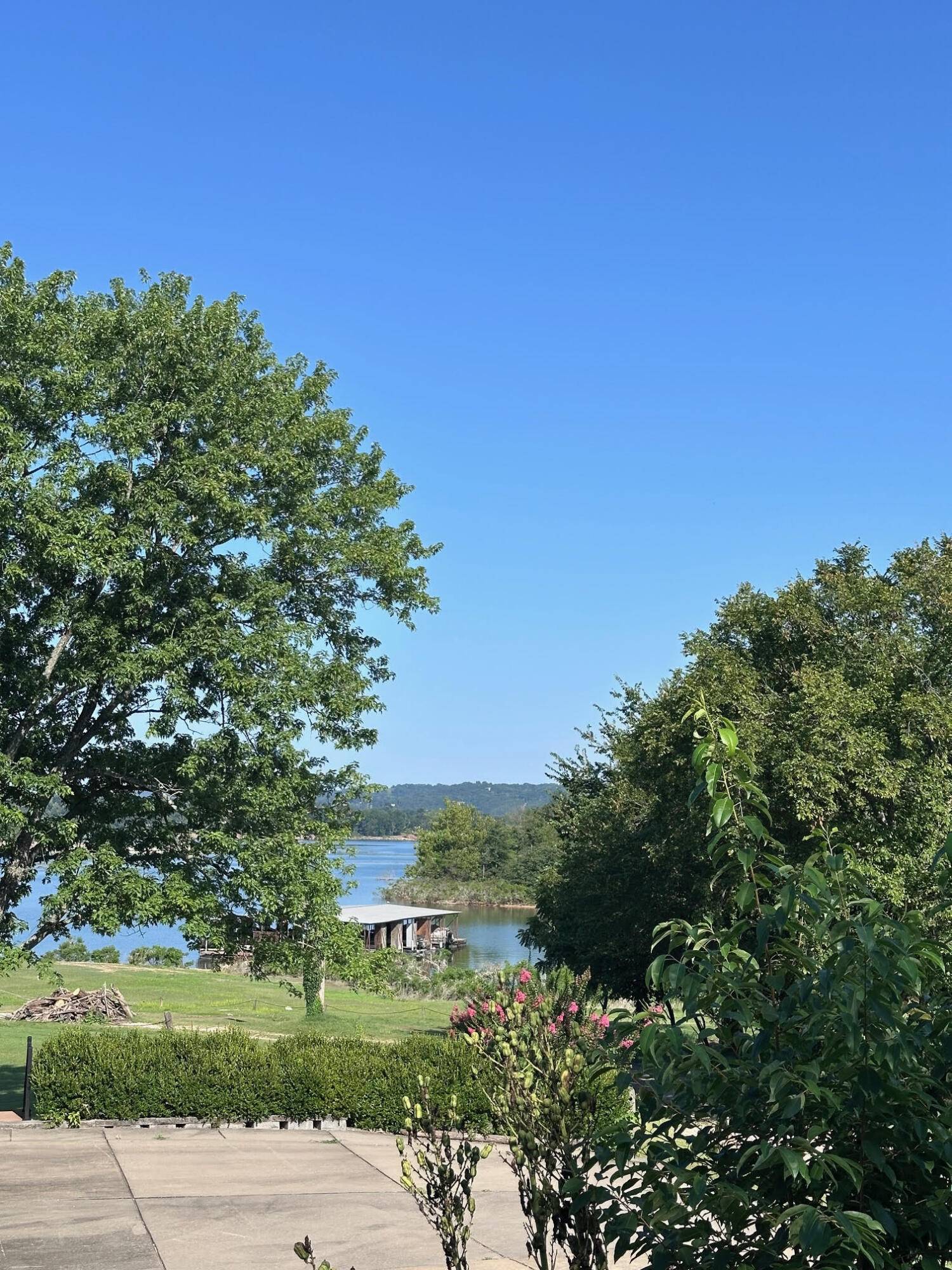 000 Hillsboro Drive, Galena, MO 65656