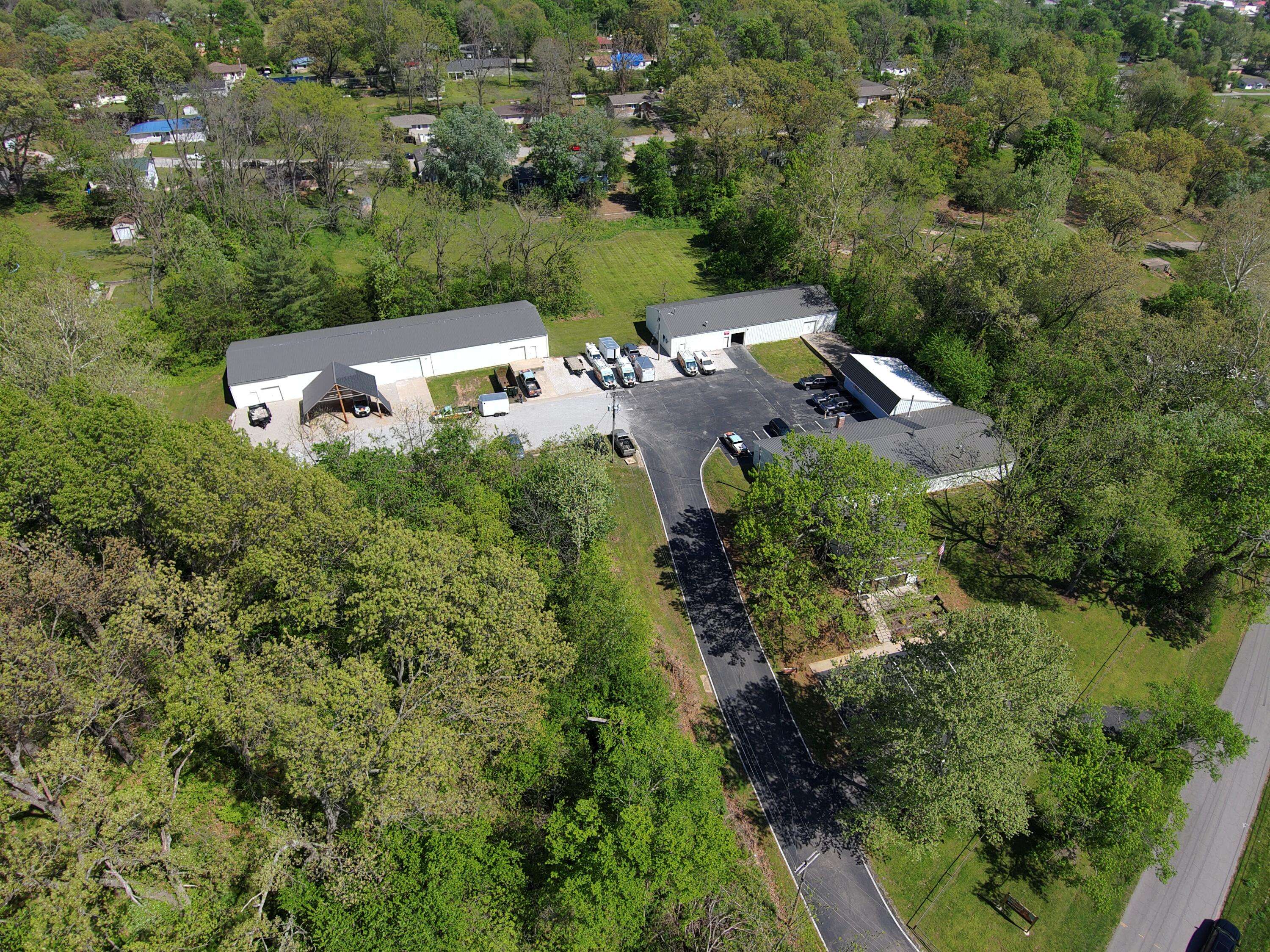 808 Edison RD, Cassville, MO 65625