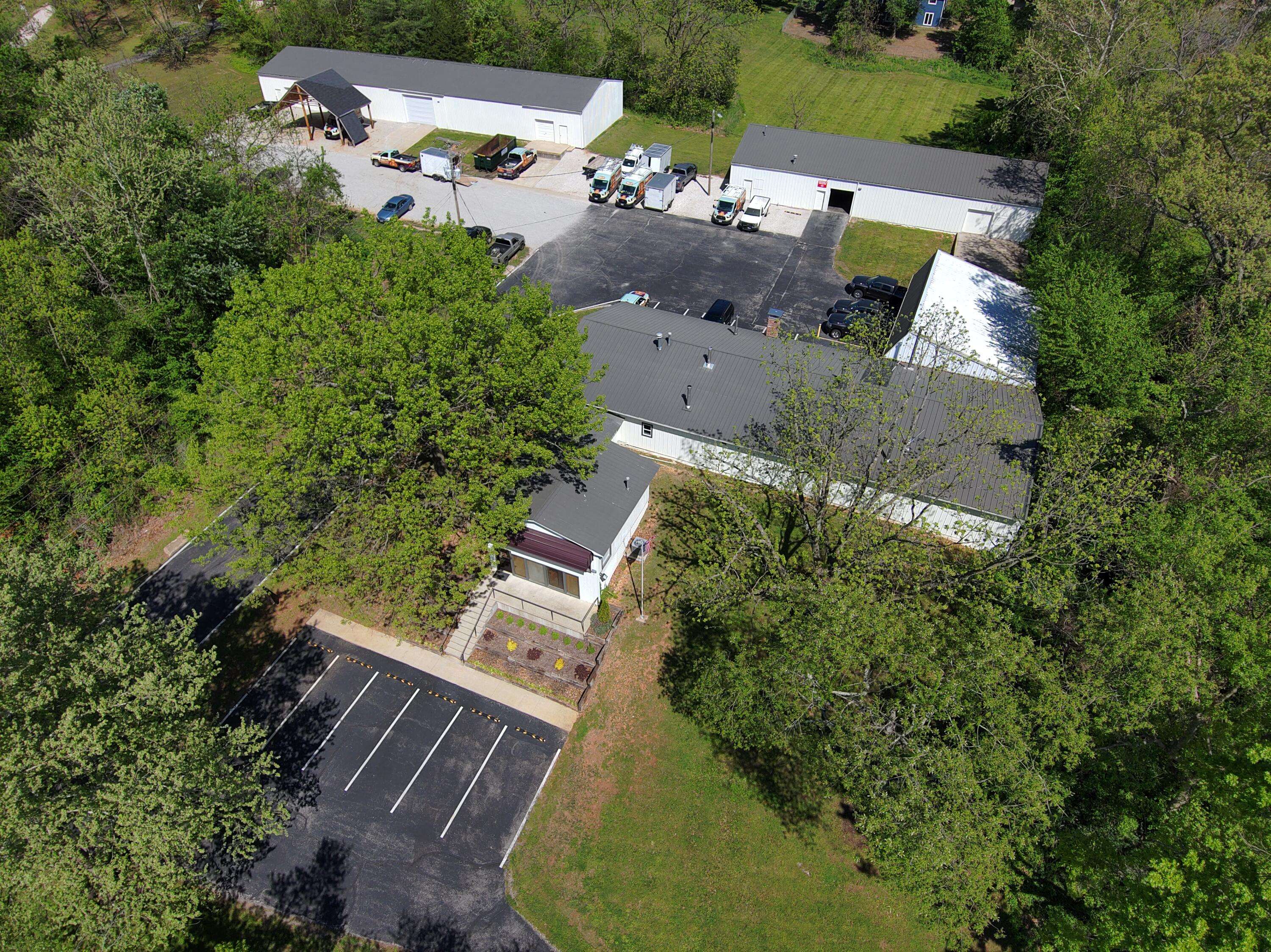 808 Edison RD, Cassville, MO 65625