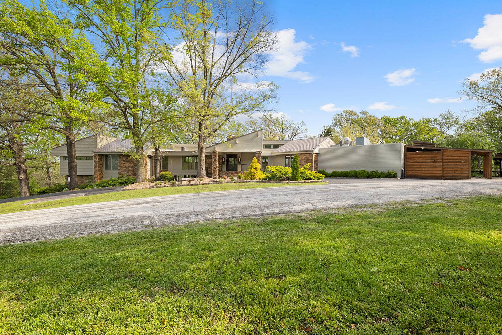 381 Guin RD, Nixa, MO 65714