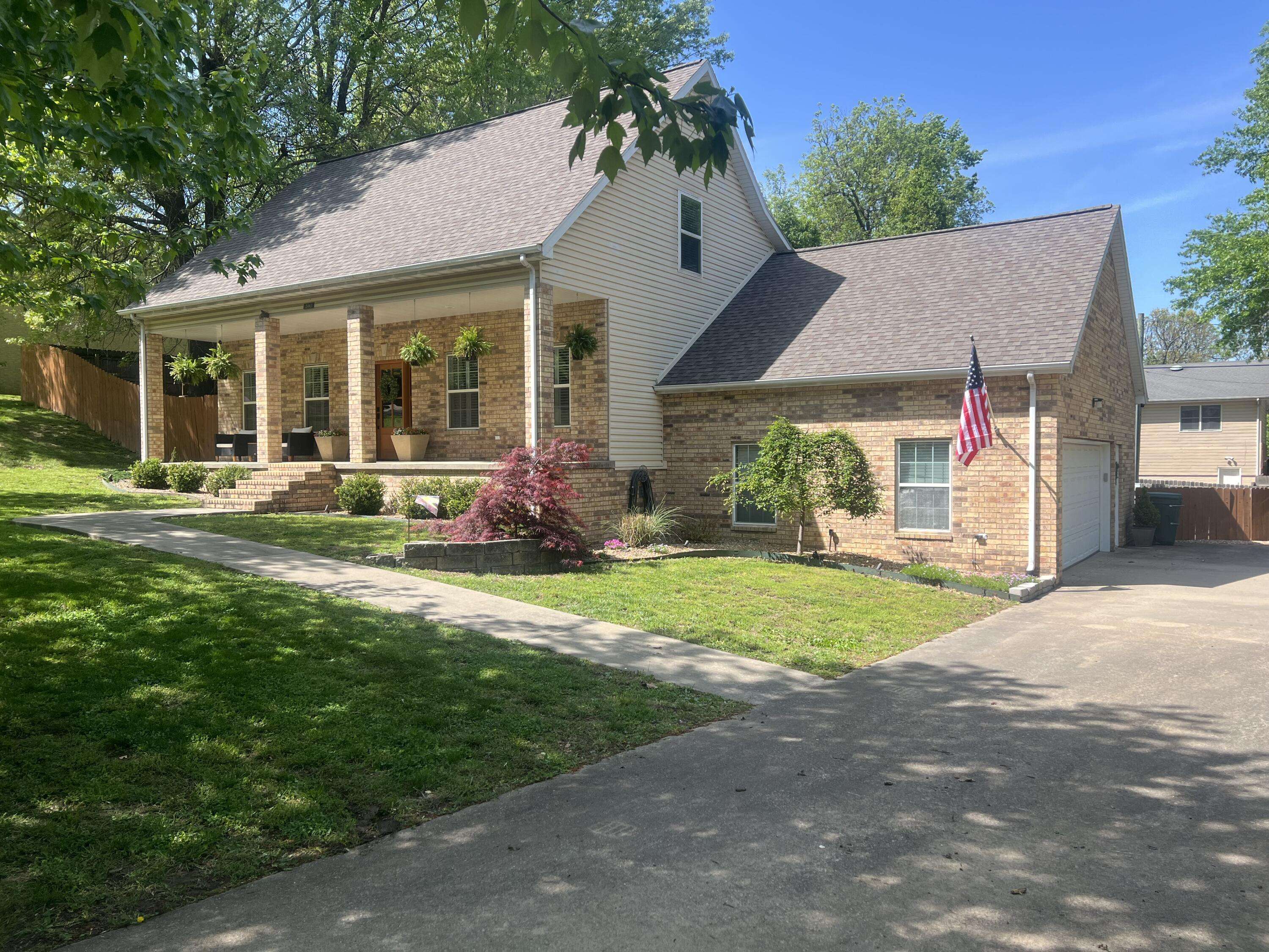 340 S Belaire ST, Monett, MO 65708
