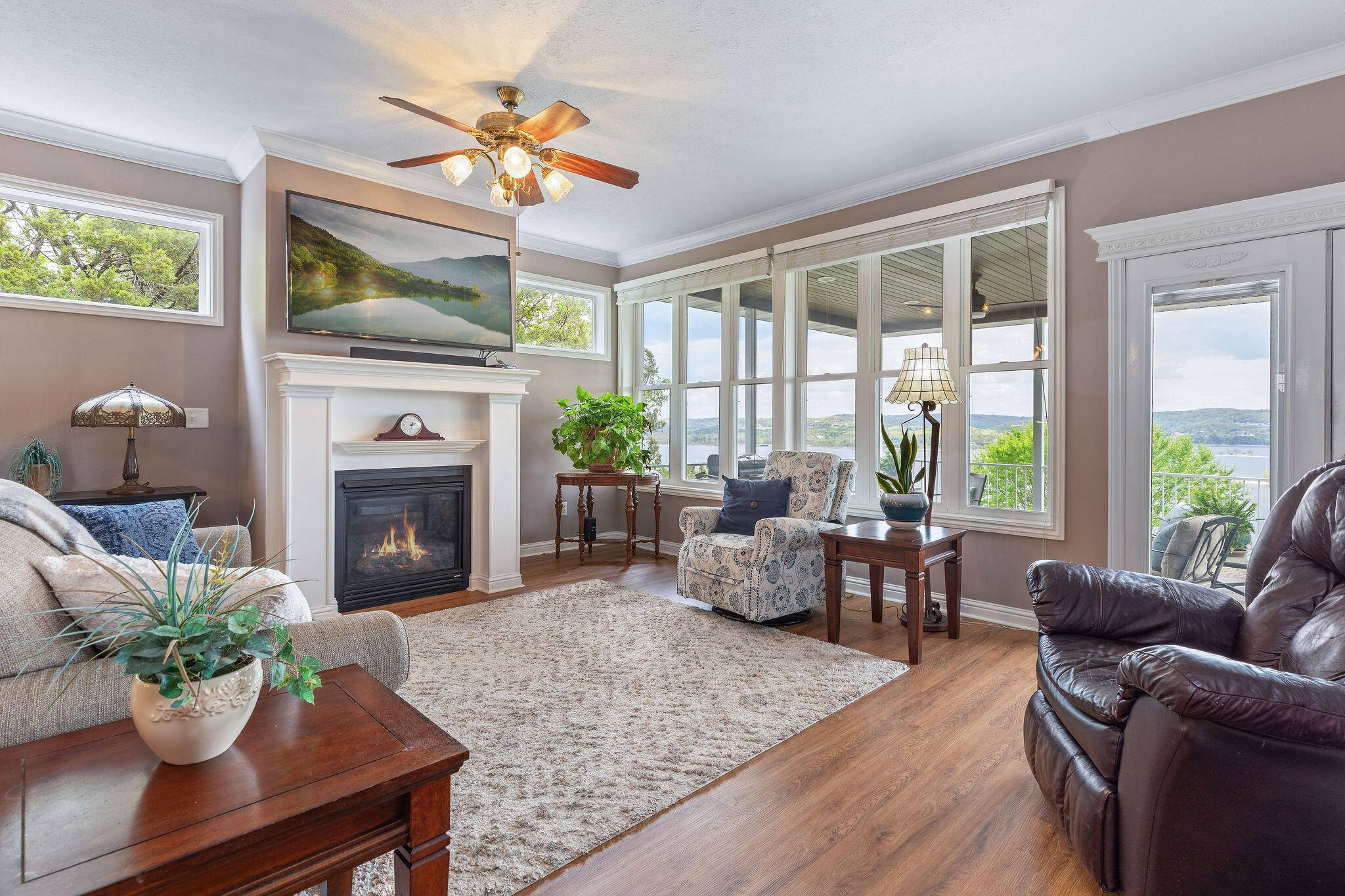 112 Moondance, Blue Eye, MO 65611
