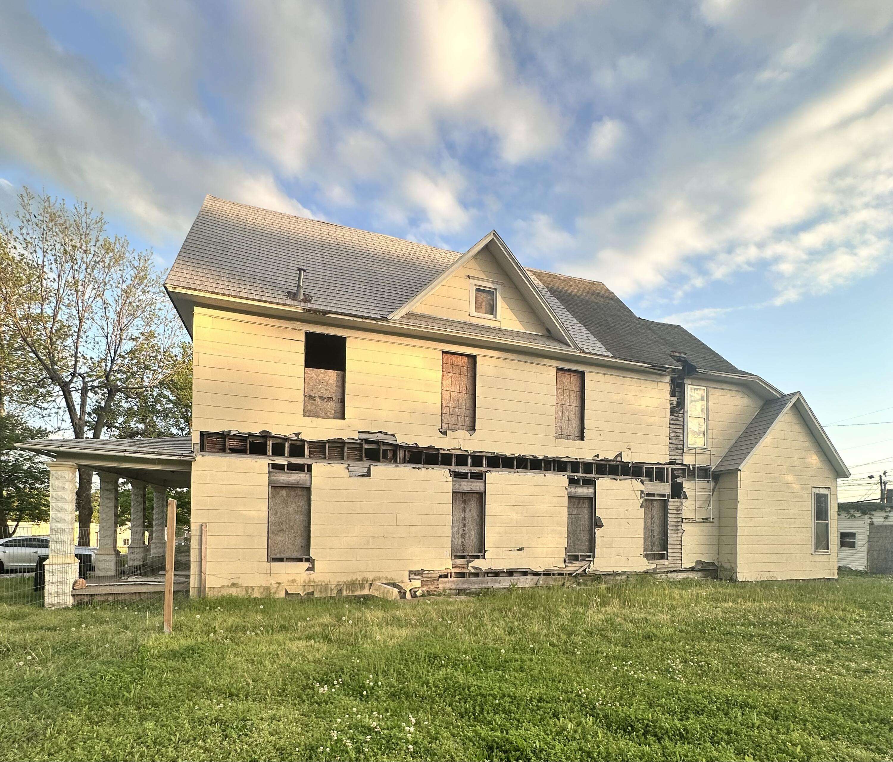 304 6th ST, Monett, MO 65708