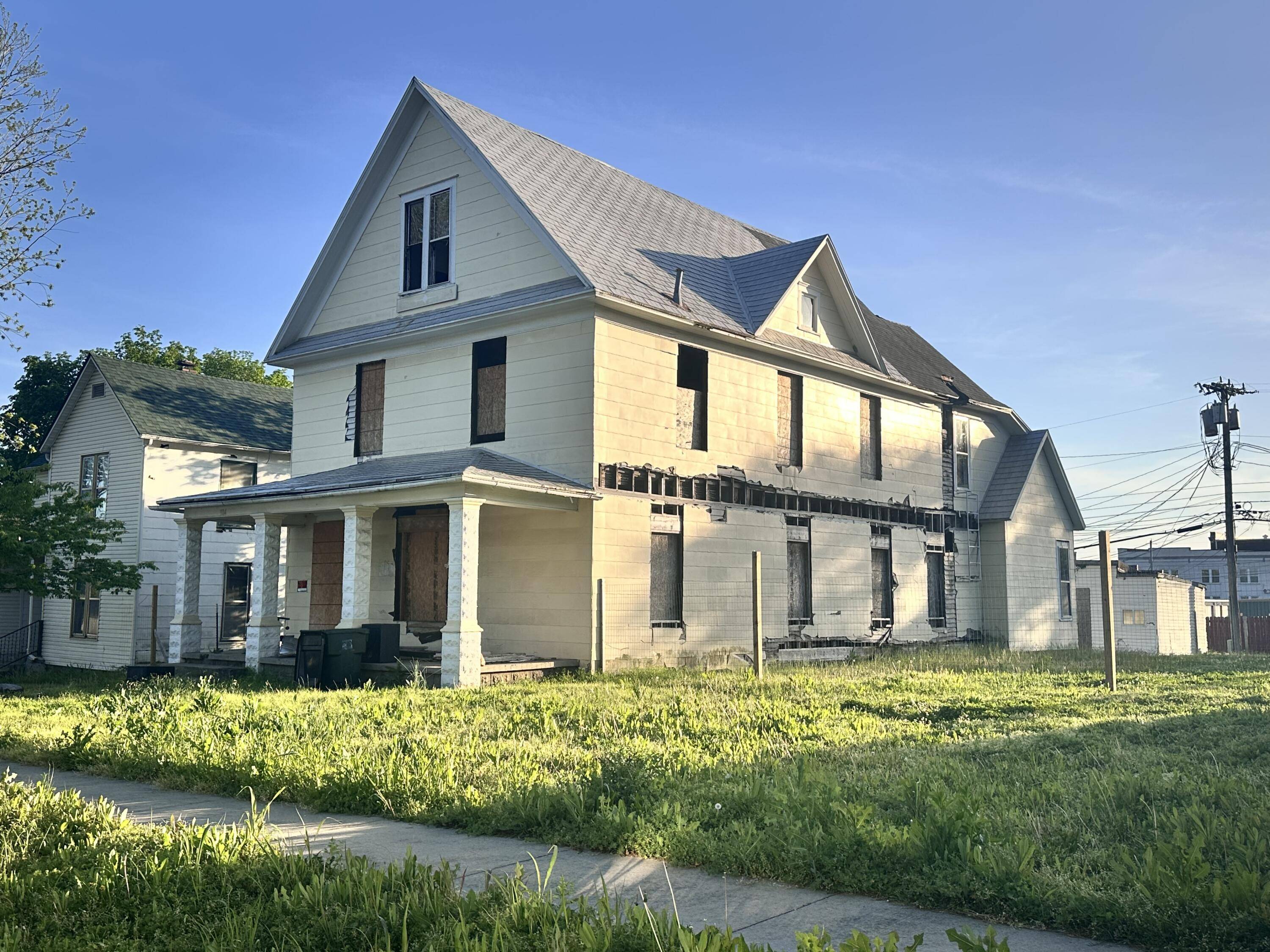 304 6th ST, Monett, MO 65708