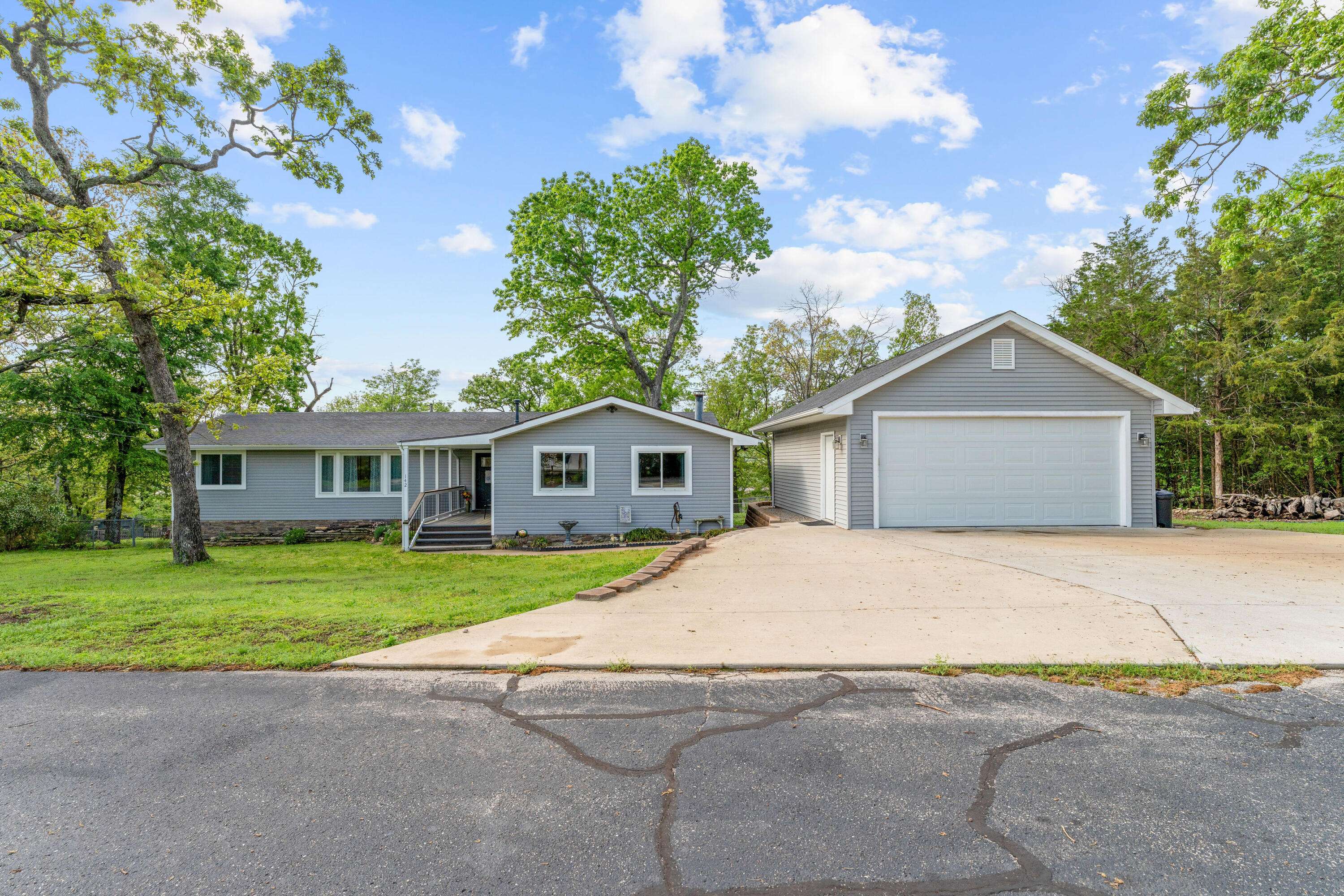 142 Locust LN, Branson, MO 65616