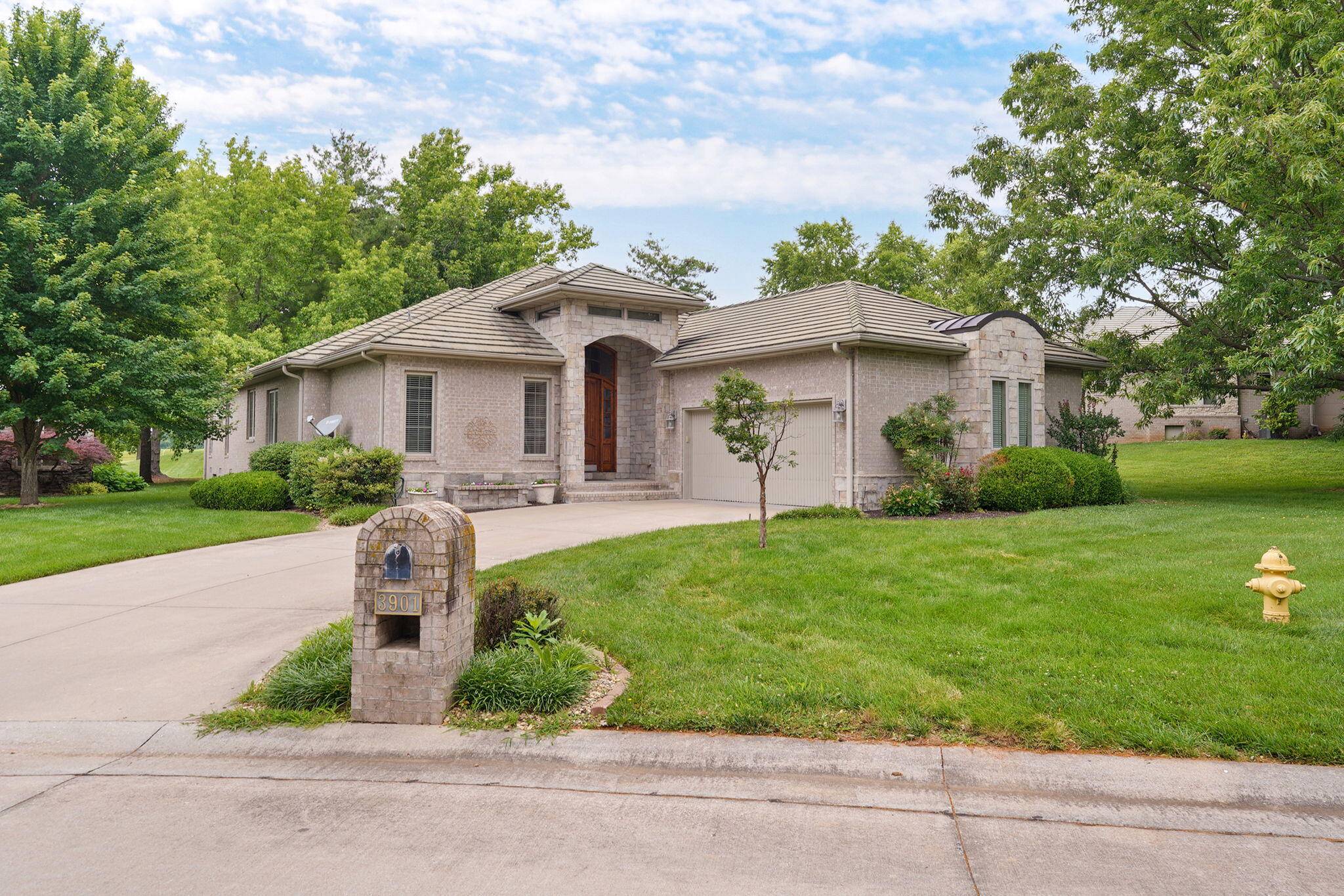 3901 E Villa WAY, Springfield, MO 65809