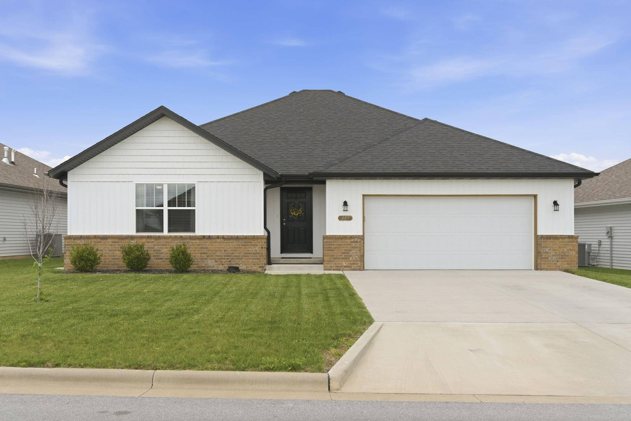 883 S Parkside CIR, Nixa, MO 65714