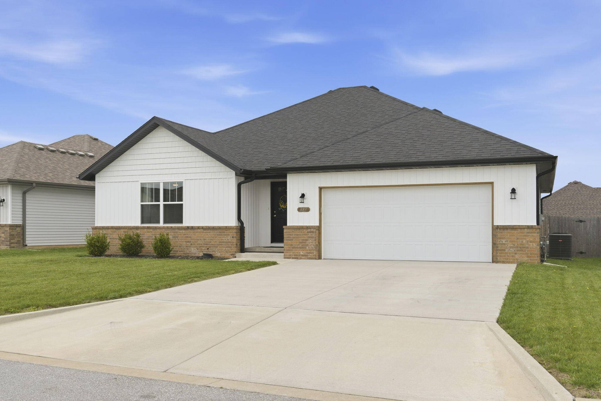 883 S Parkside CIR, Nixa, MO 65714