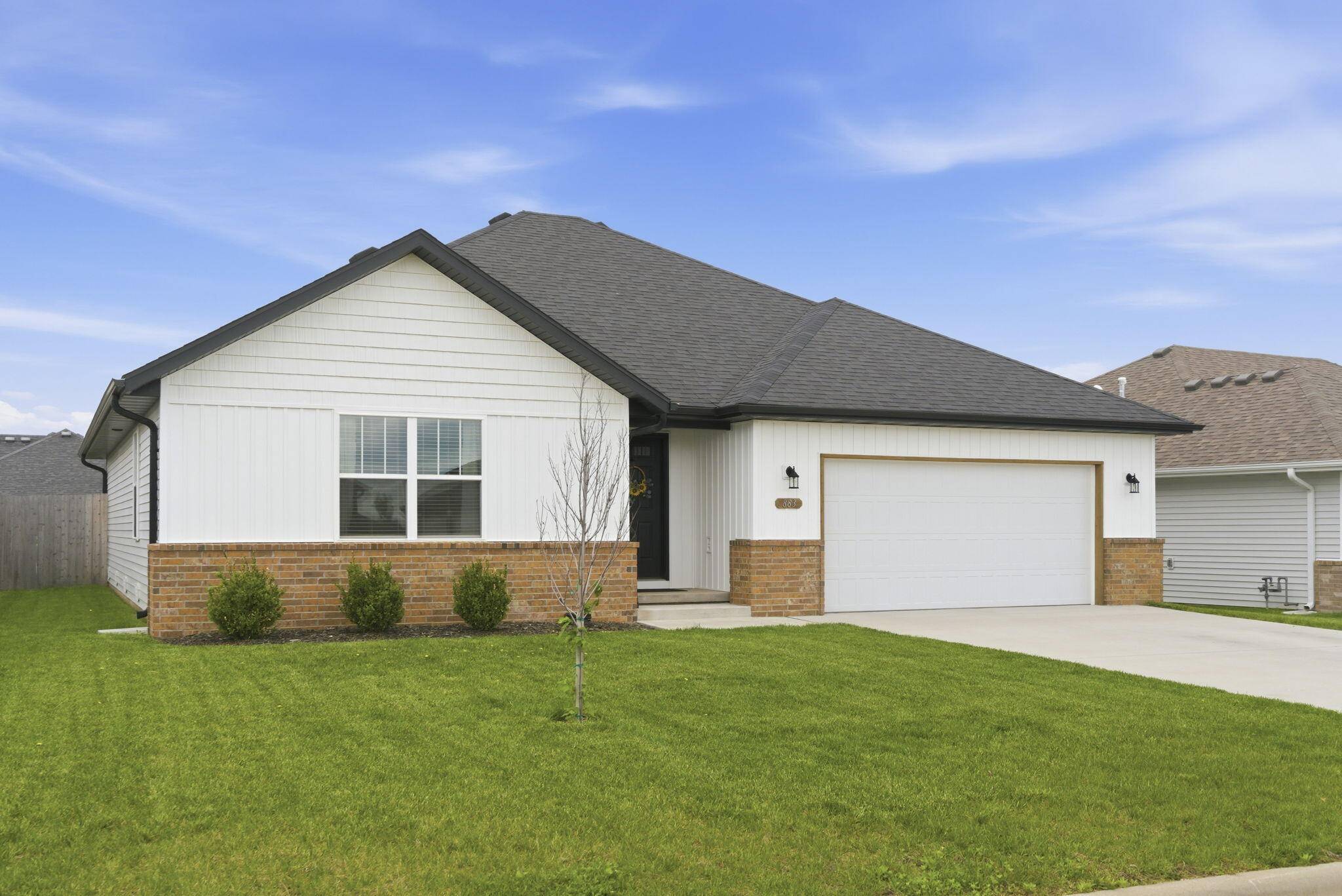 883 S Parkside CIR, Nixa, MO 65714