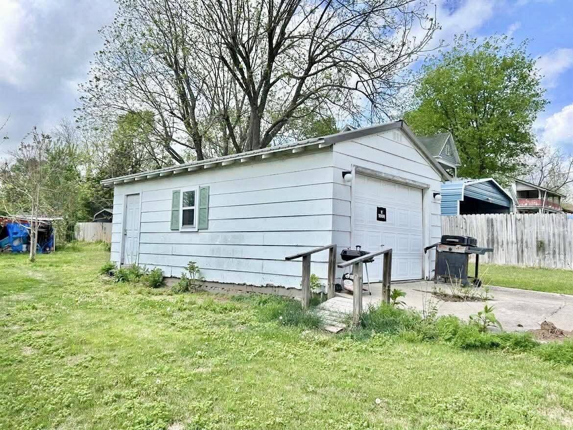 251 S Archer AVE, Hartville, MO 65667