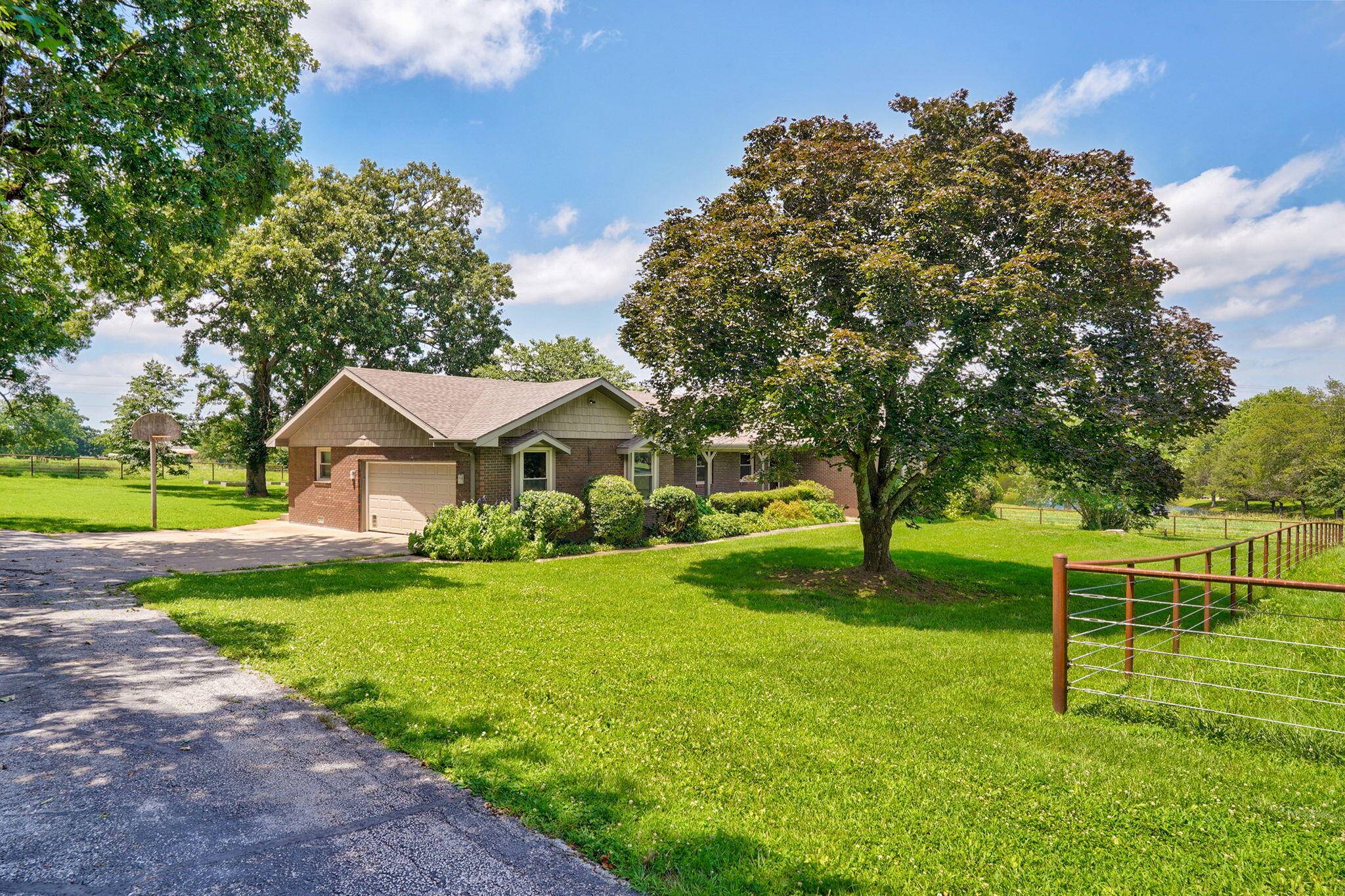 4789 S Farm Road 193, Rogersville, MO 65742