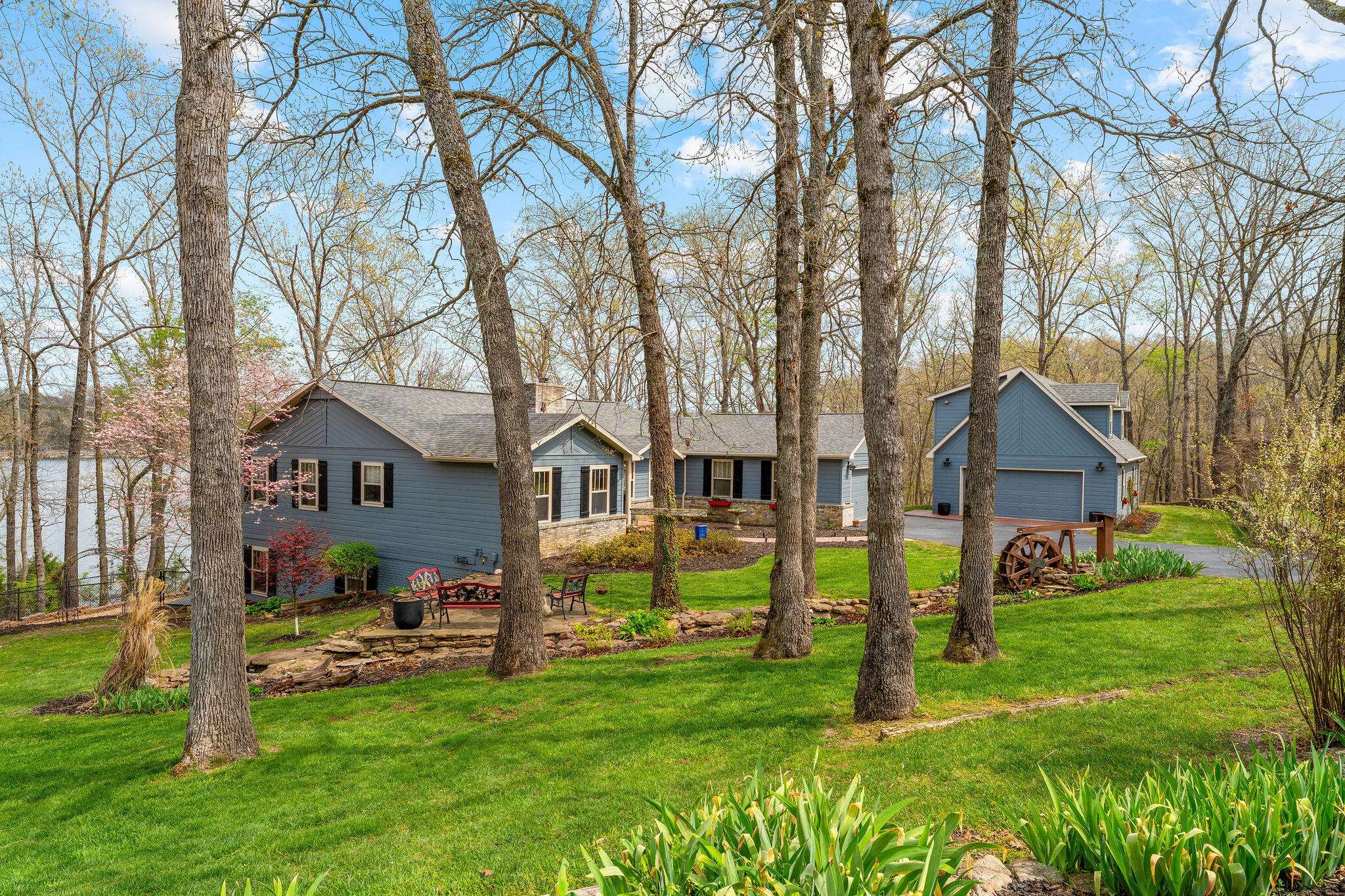 26884 Pine Bluff LN, Golden, MO 65658
