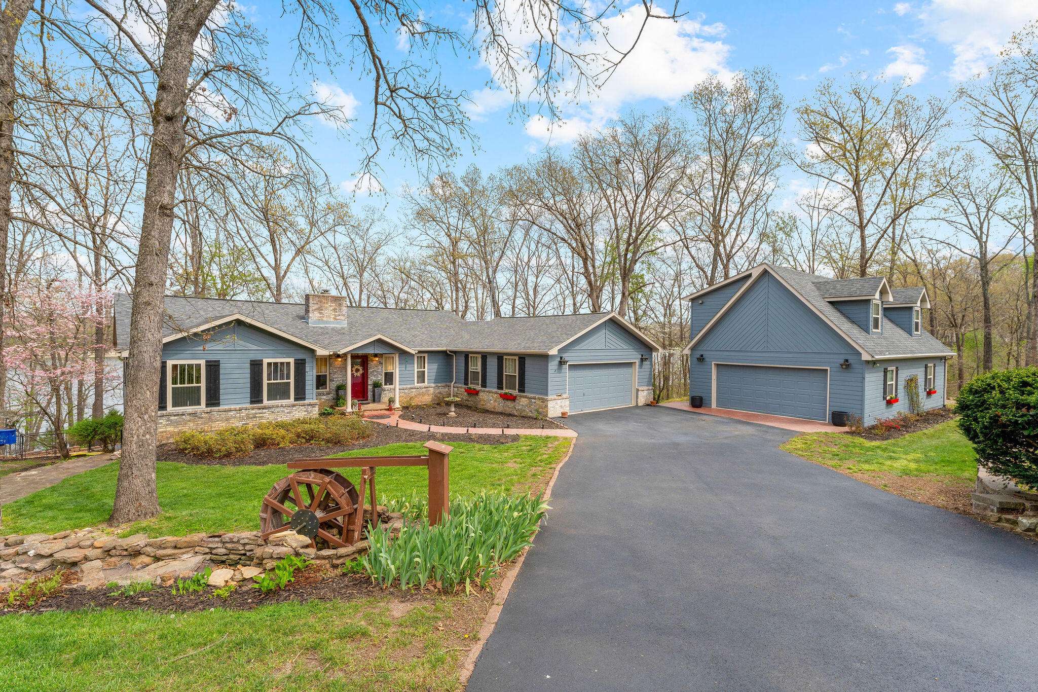 26884 Pine Bluff LN, Golden, MO 65658