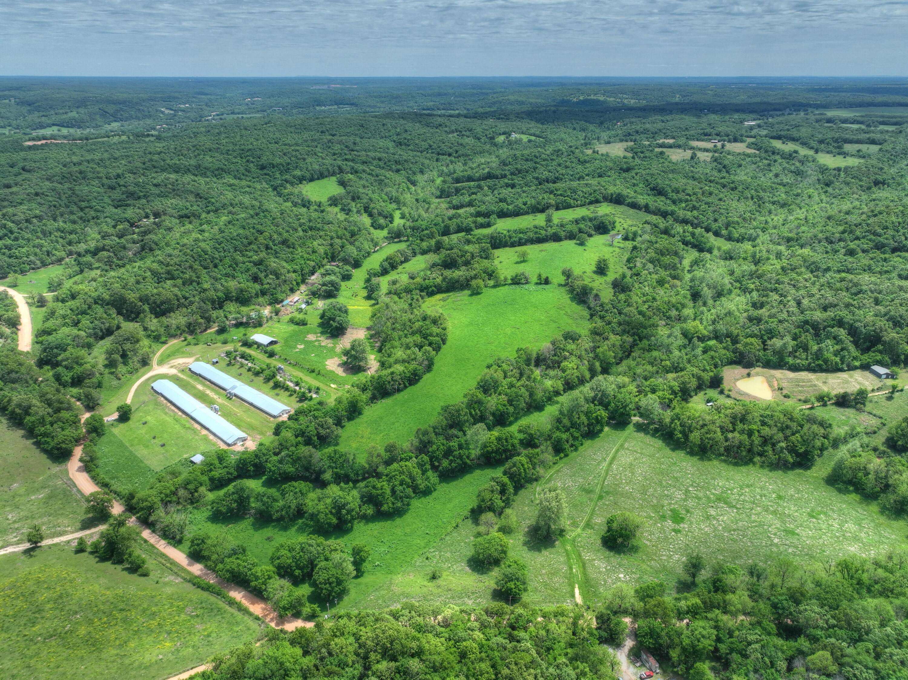 1648 Pack RD, Noel, MO 64854