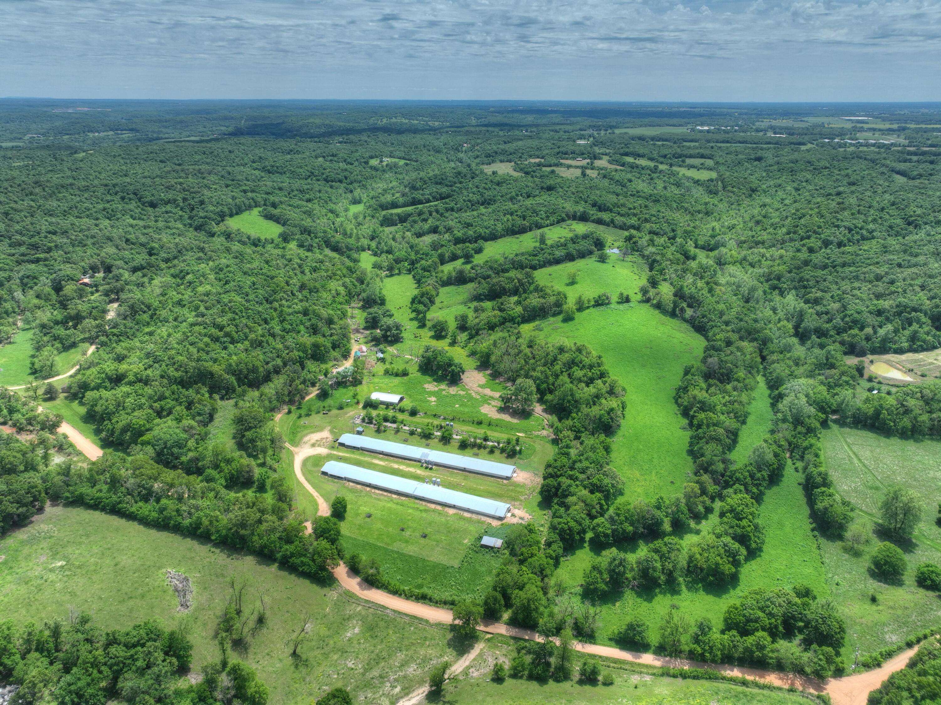 1648 Pack RD, Noel, MO 64854