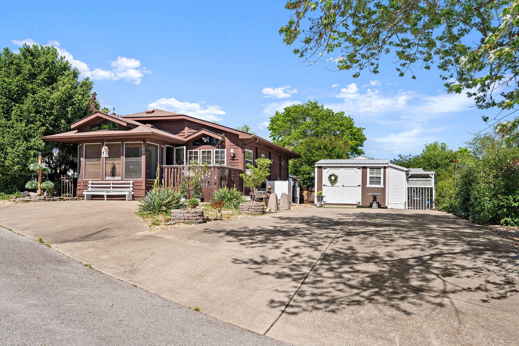 102 Shady Oak CIR, Branson, MO 65616