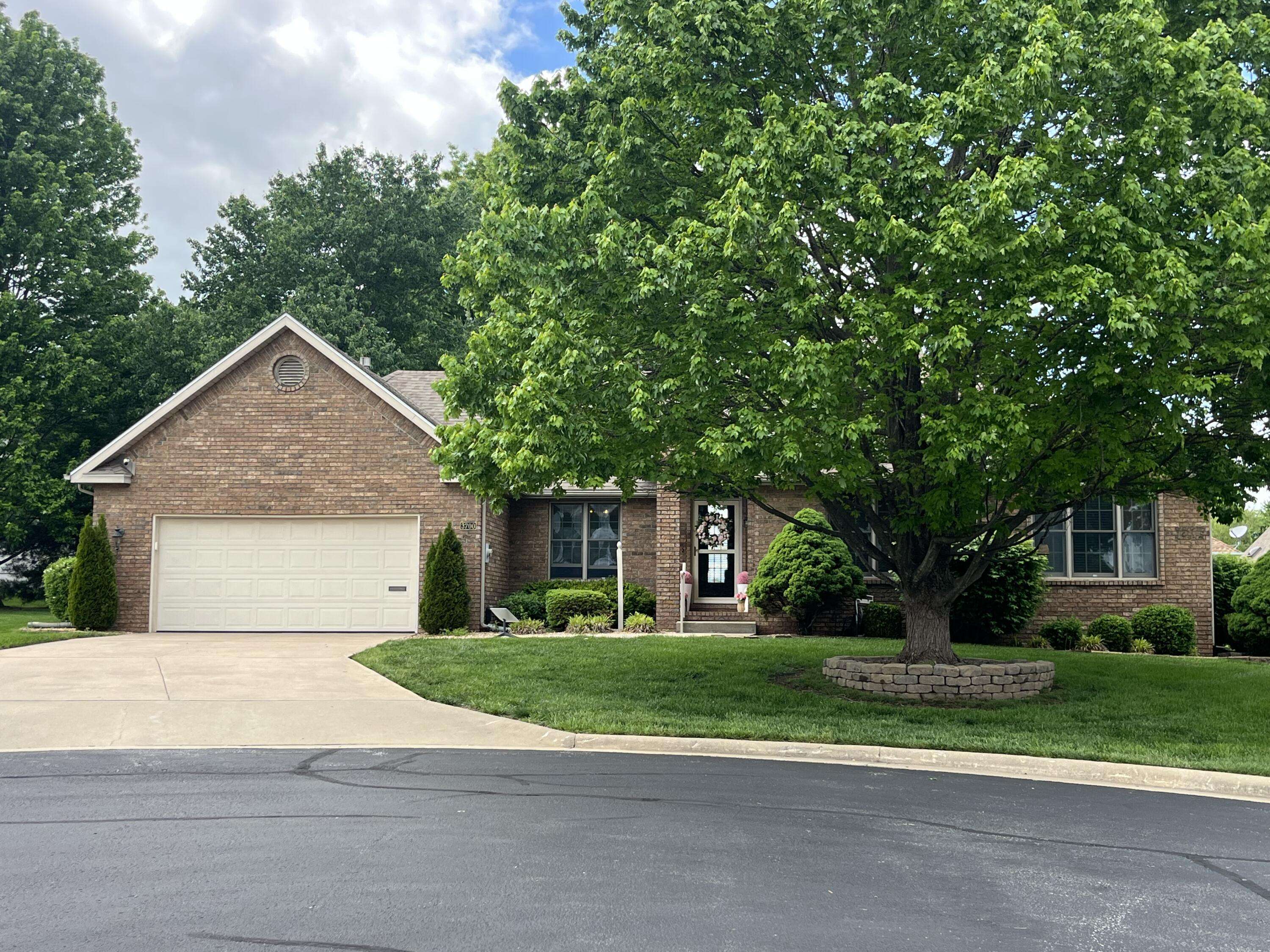 3700 E Dartmoor CT, Springfield, MO 65802