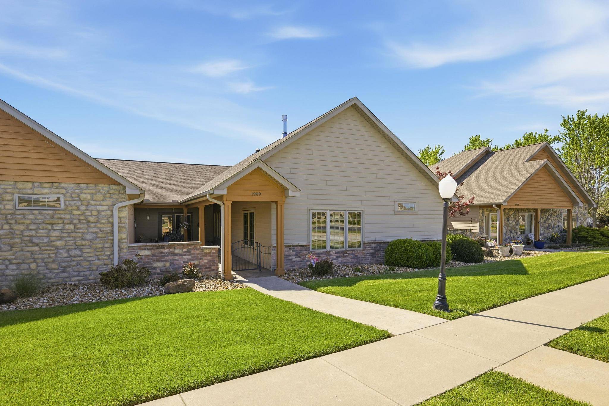 1909 Bluebird WAY, Carthage, MO 64836
