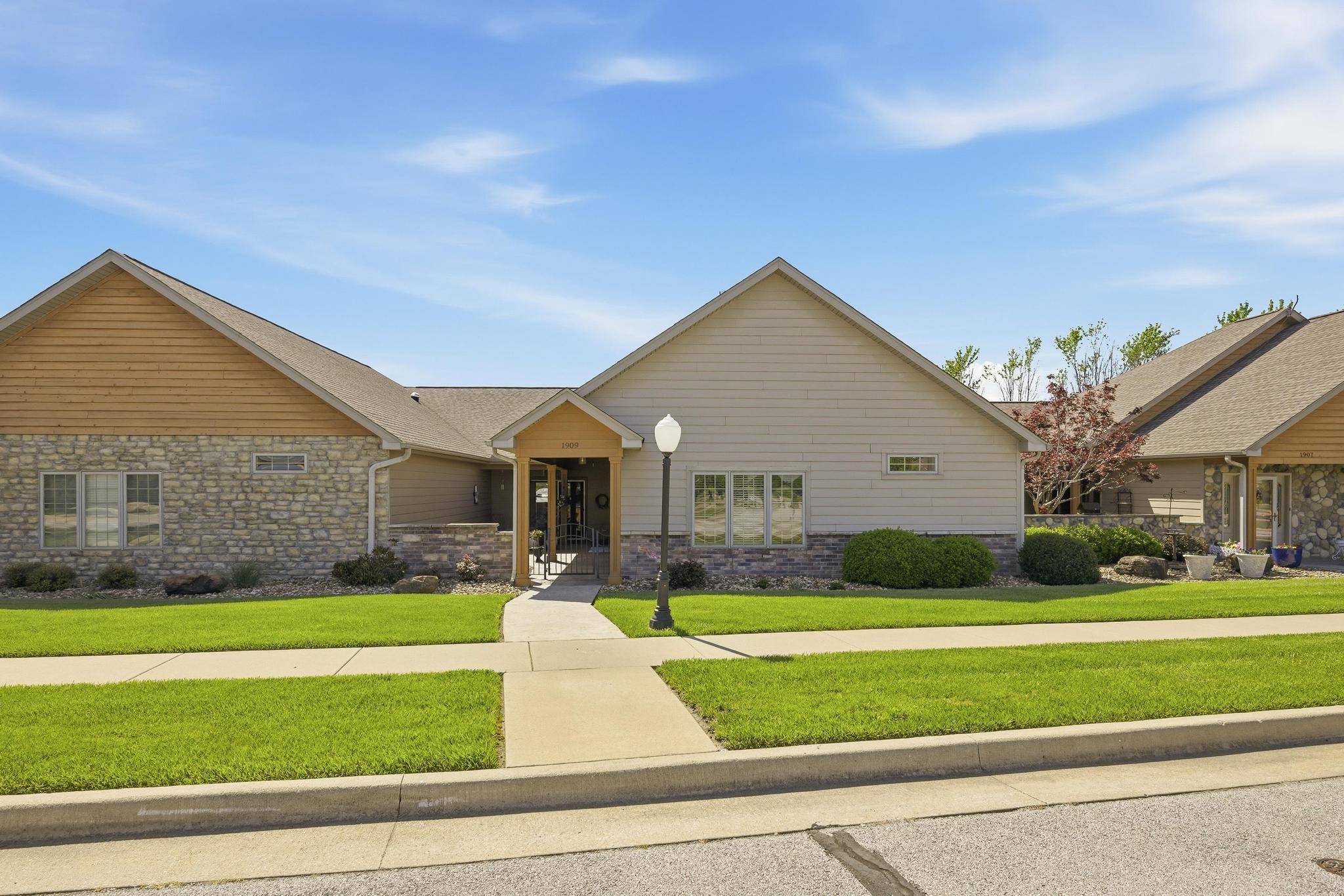 1909 Bluebird WAY, Carthage, MO 64836