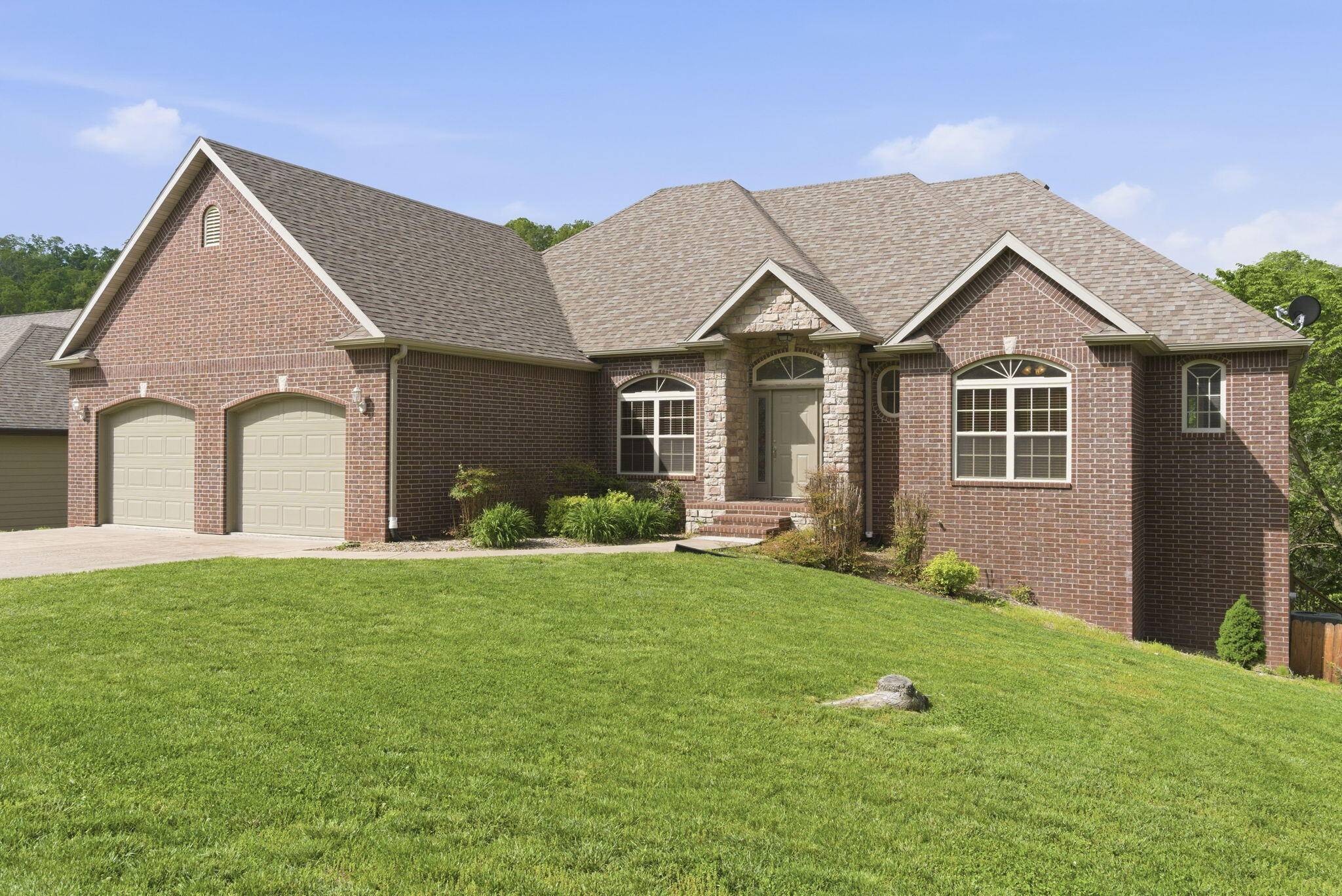 94 Ashwood LN, Branson West, MO 65737