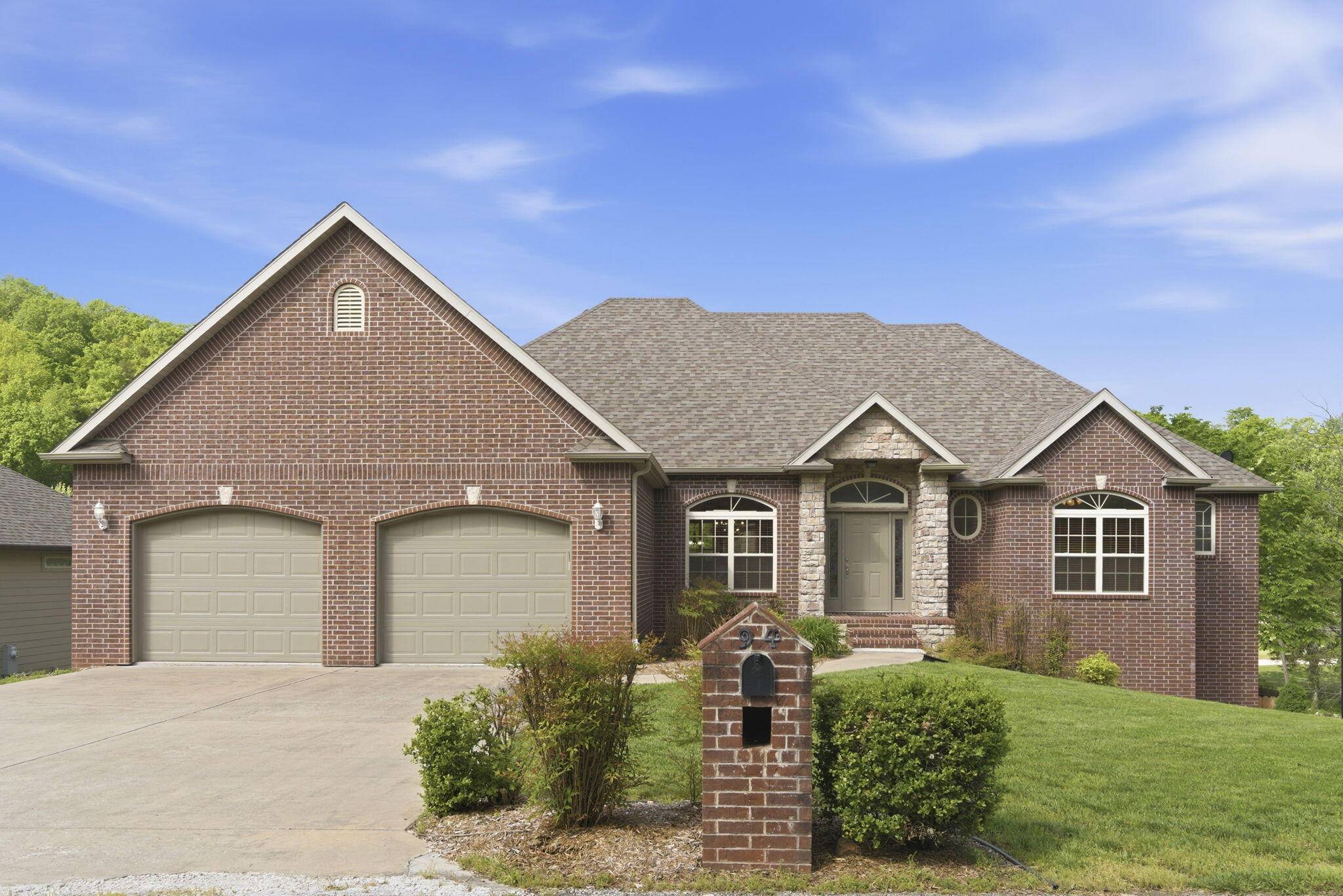 94 Ashwood LN, Branson West, MO 65737