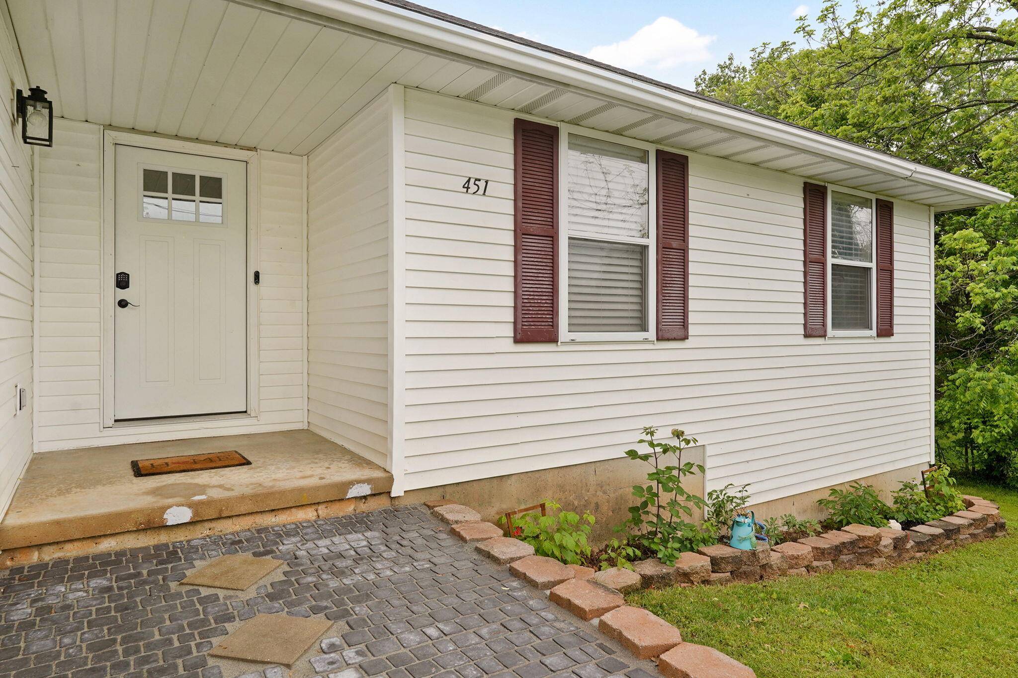 451 S 11th ST, Ozark, MO 65721