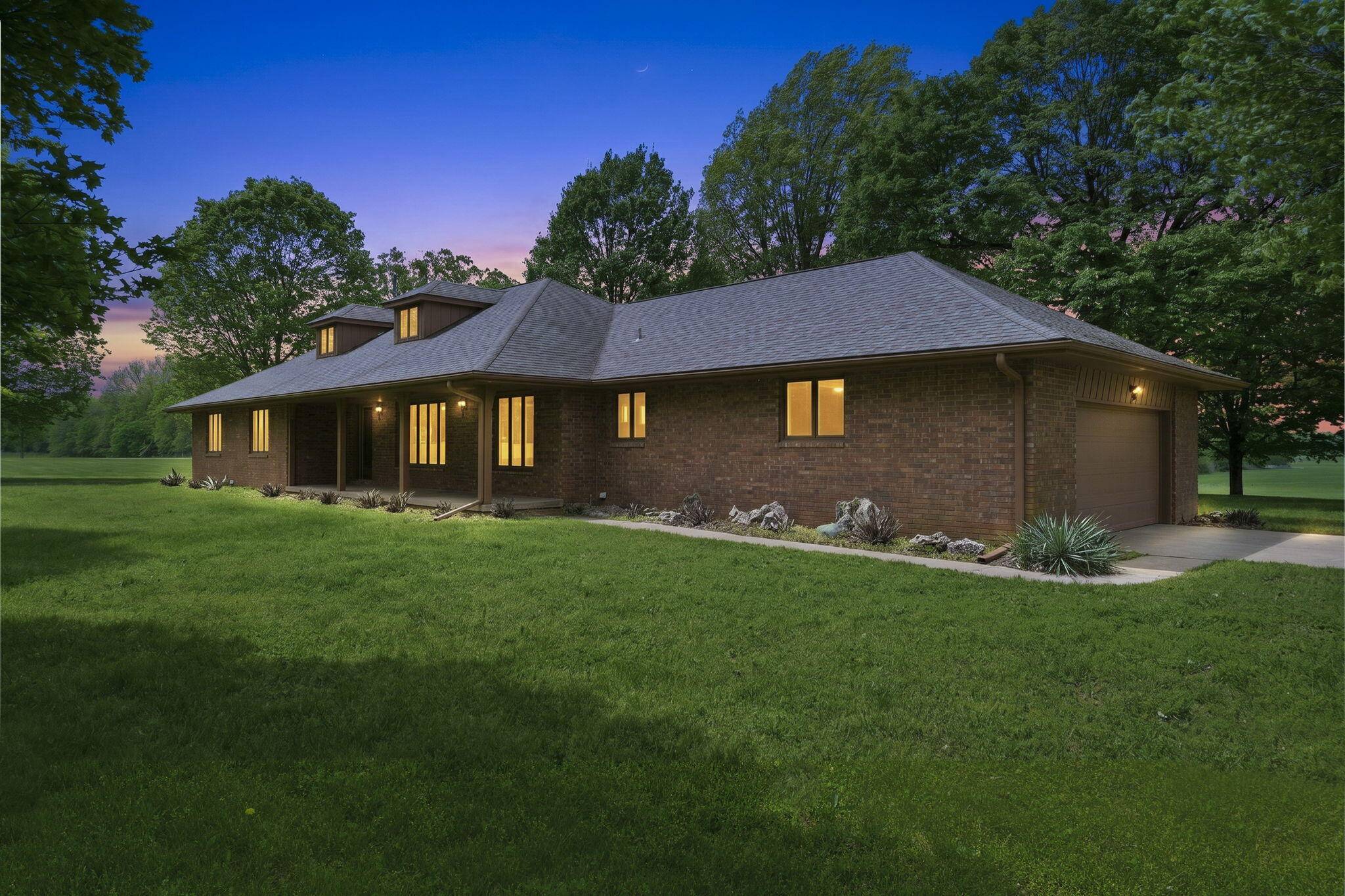 431 N Farm Road 205, Springfield, MO 65802