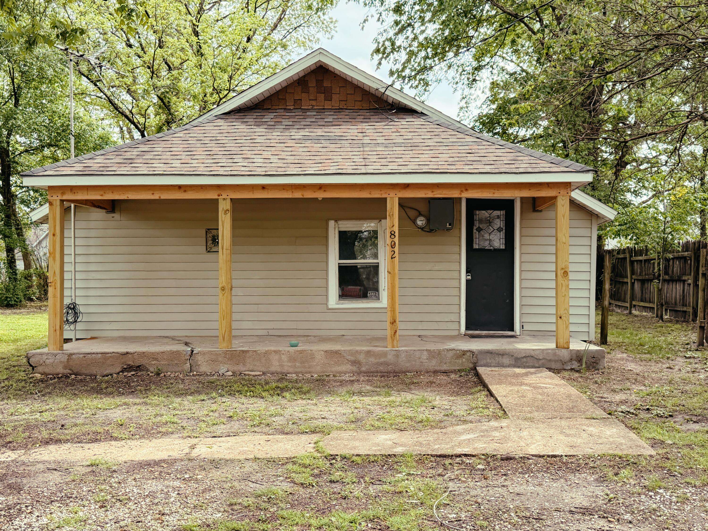 802 S Main AVE, Bolivar, MO 65613