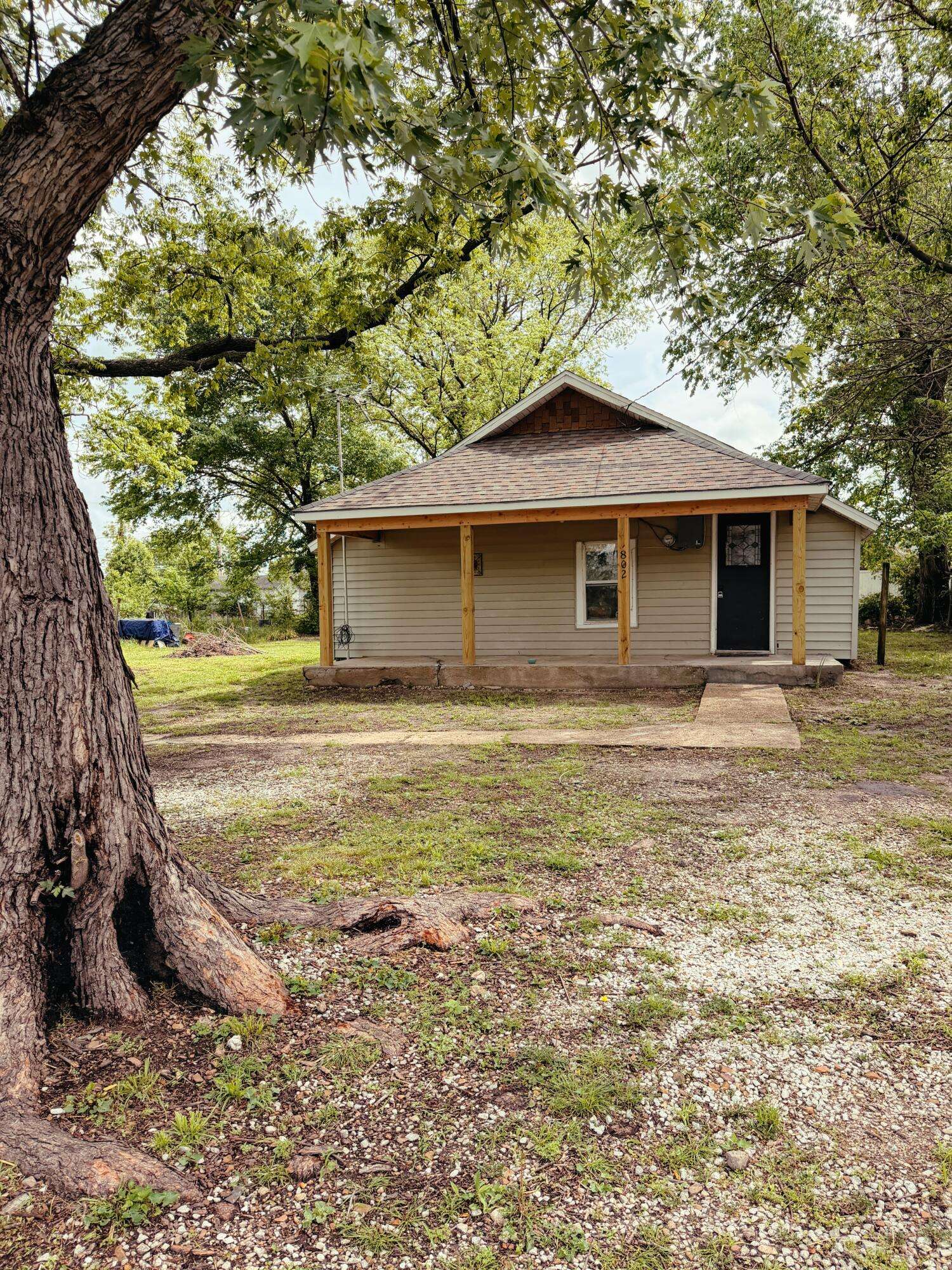 802 S Main AVE, Bolivar, MO 65613