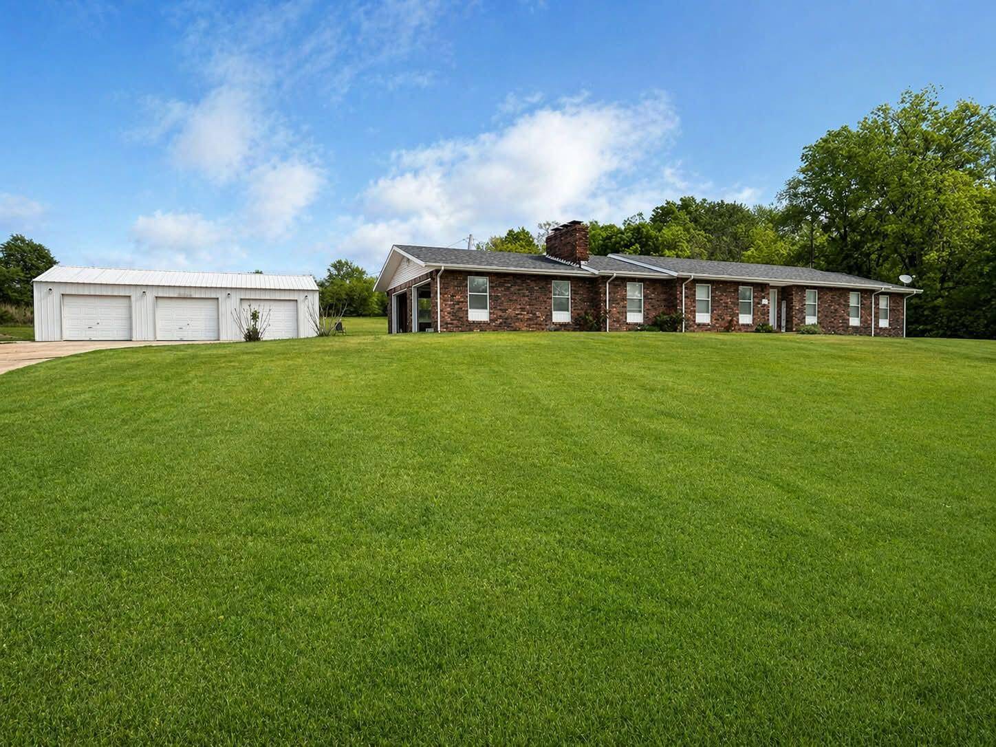 1206 Elm AVE, Ava, MO 65608