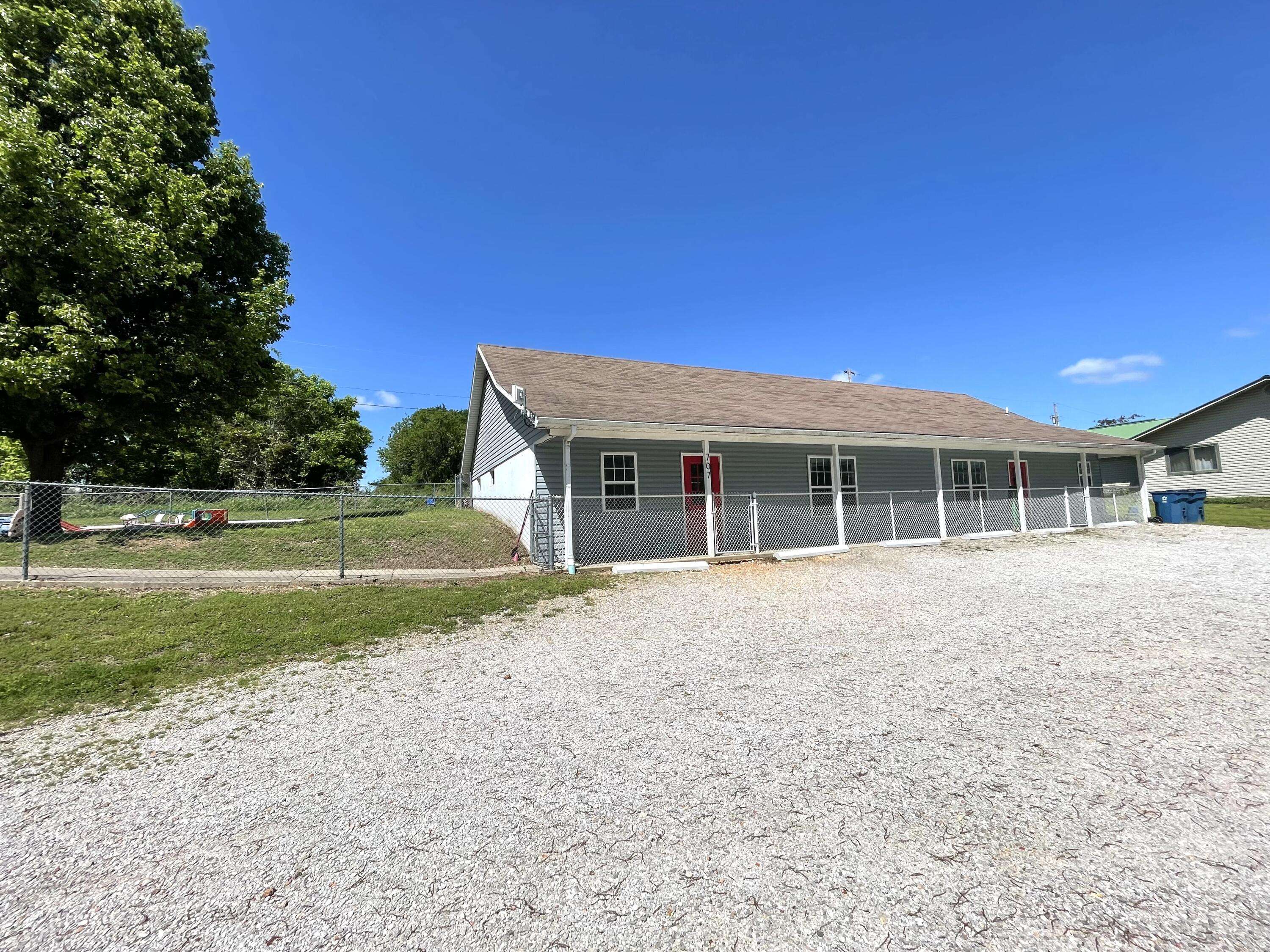 707 S Hemphill ST, Crane, MO 65633