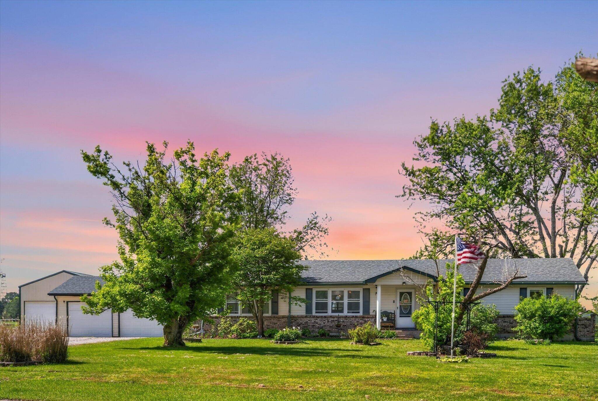 234 E Branch RD, Mack's Creek, MO 65786