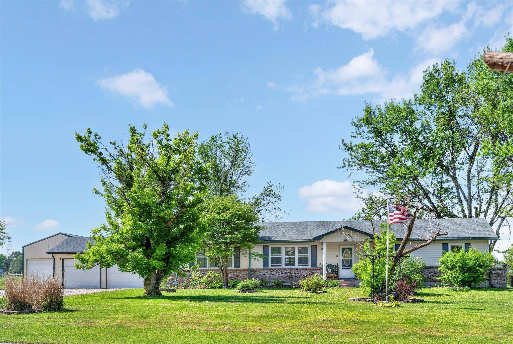 234 E Branch RD, Mack's Creek, MO 65786