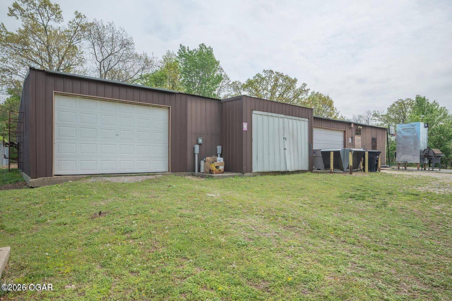 341 Grizzly LN, Pineville, MO 64856