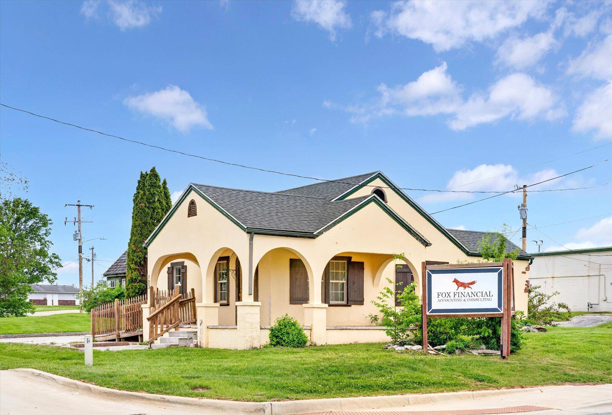103 S Delaware ST, Nixa, MO 65714