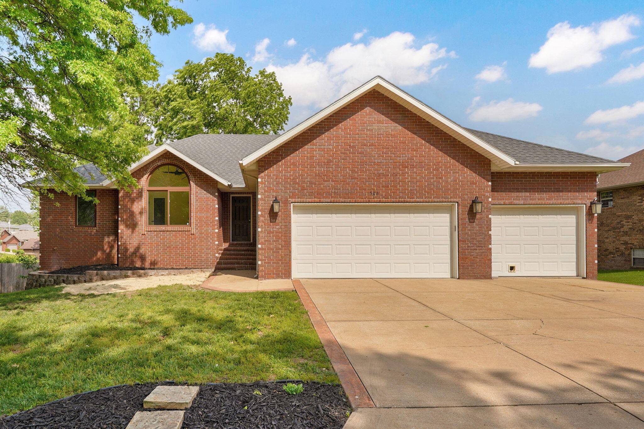 506 S Pepperhill DR, Nixa, MO 65714