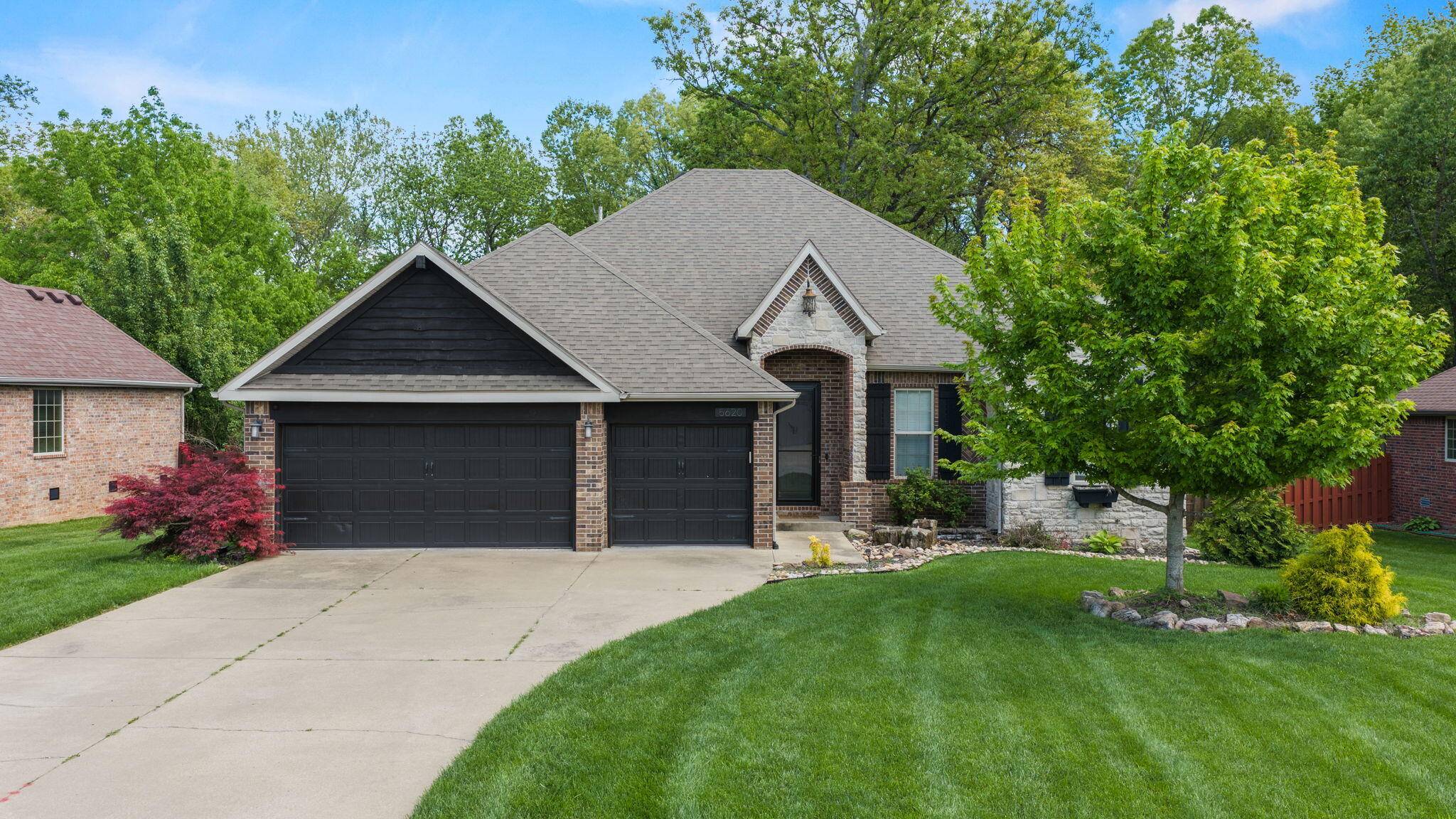 5620 S Winsor DR, Battlefield, MO 65619