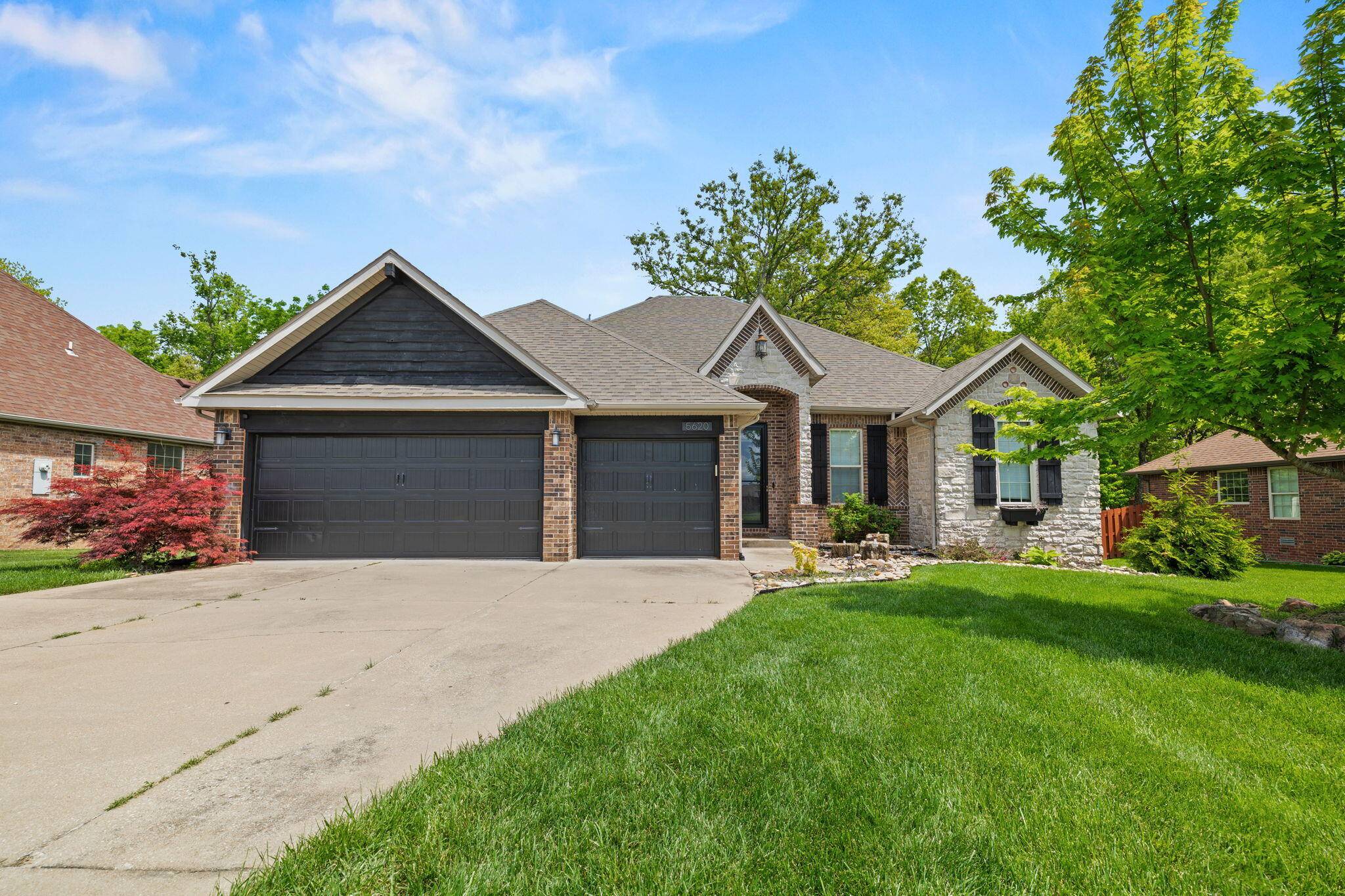 5620 S Winsor DR, Battlefield, MO 65619