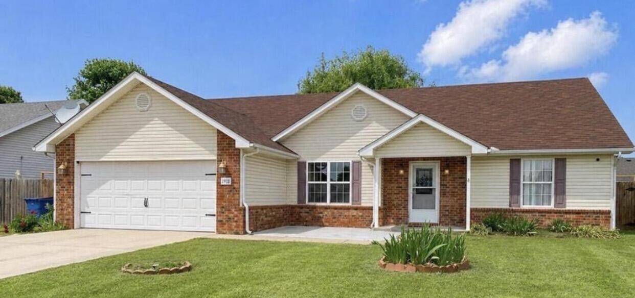 1910 Sylvan AVE, Neosho, MO 64850