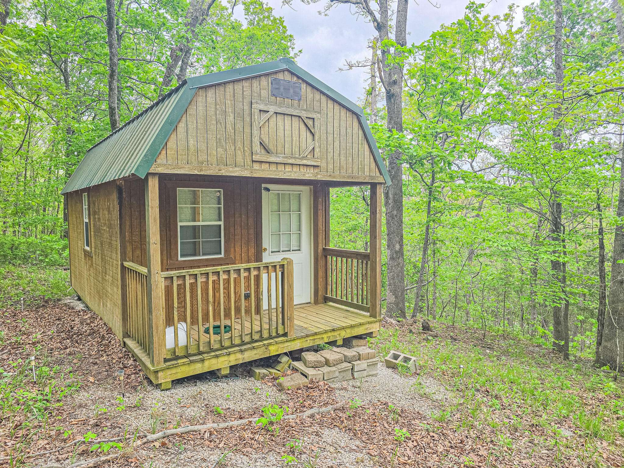 000 Plymouth Rock RD, Edwards, MO 65326