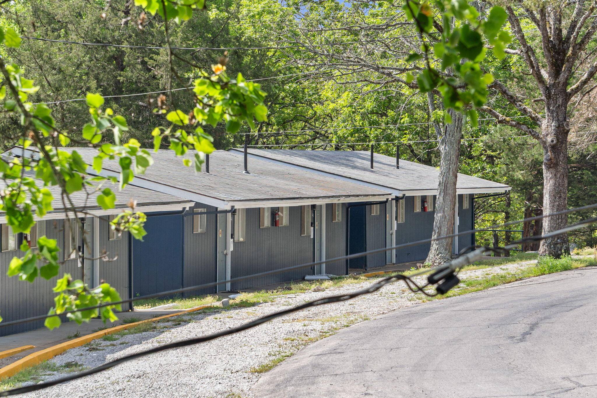 27 Schooner Creek RD, Kimberling City, MO 65686