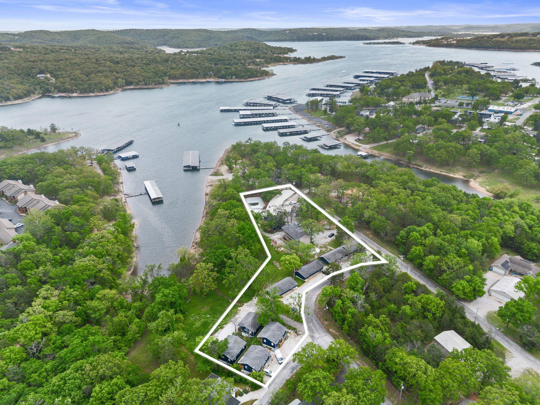 27 Schooner Creek RD, Kimberling City, MO 65686