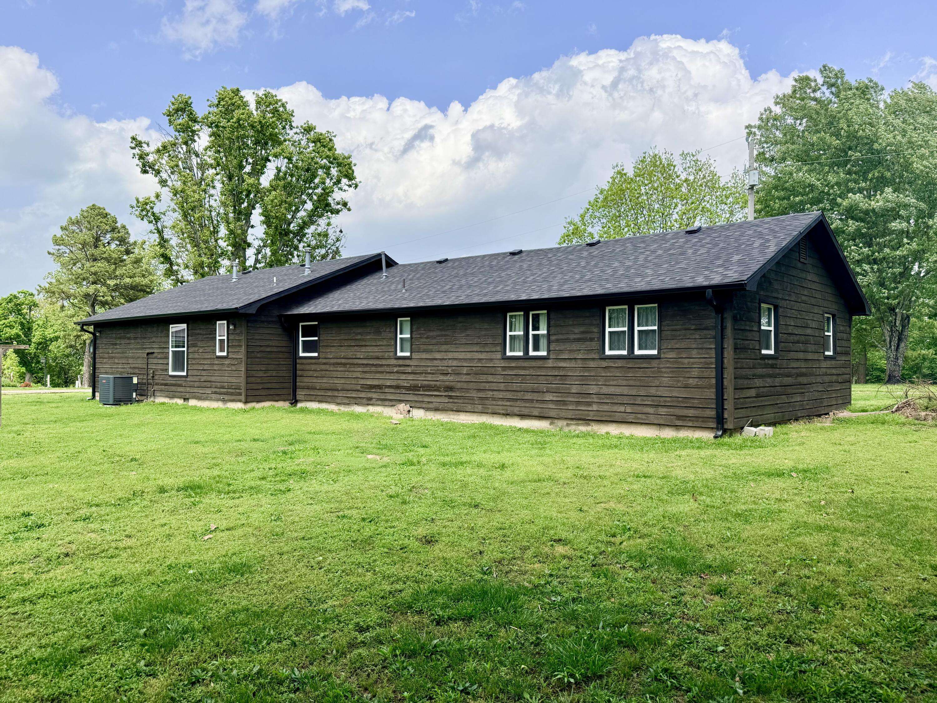 613 Hall AVE, Ava, MO 65608