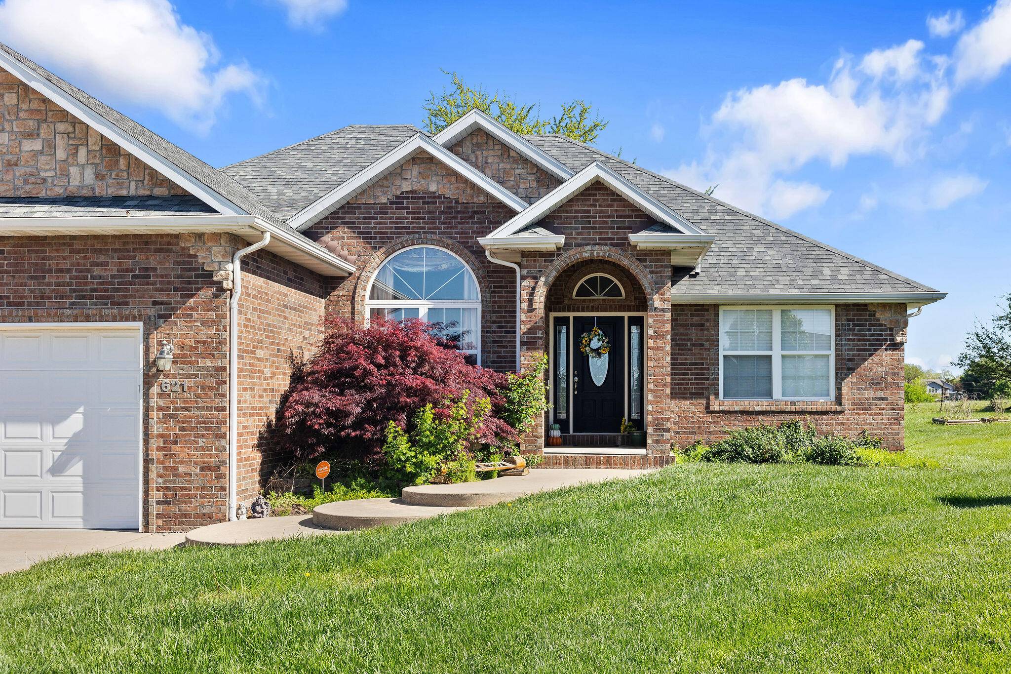 621 W Meadowgate DR, Springfield, MO 65803